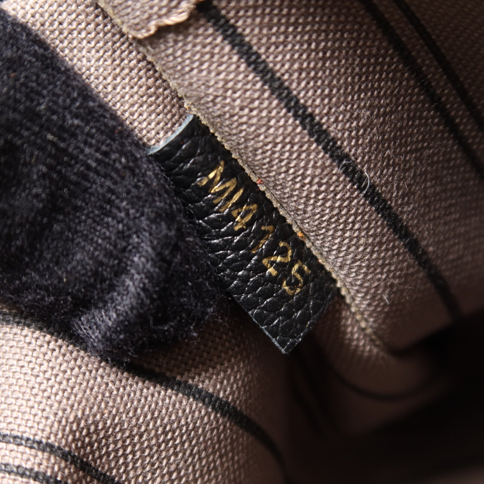 LOUIS VUITTON Monogram Empreinte Montaigne MM手挽肩背兩用袋