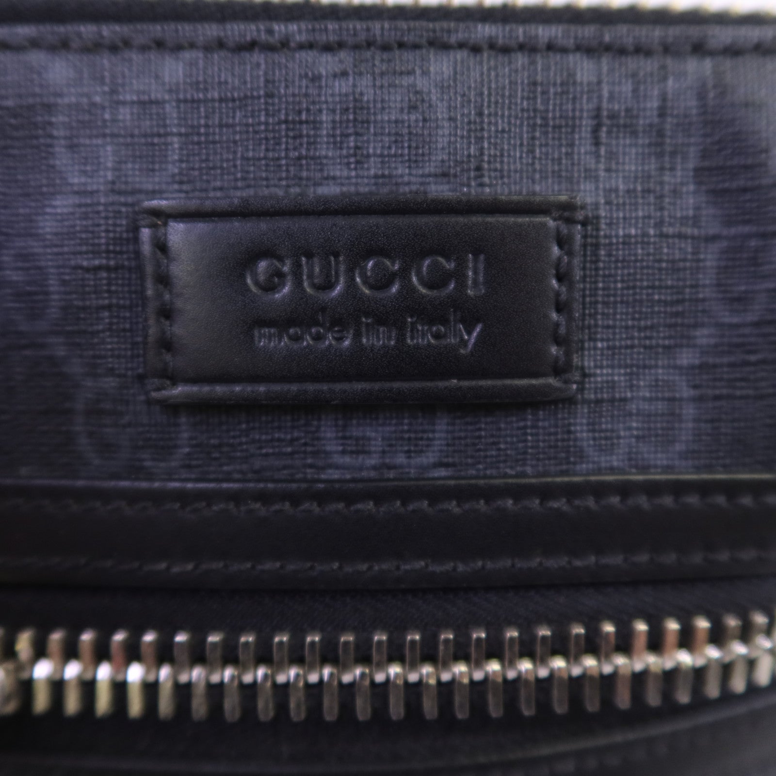 GUCCI 塗層帆布Messenger Bag銀扣肩背袋
