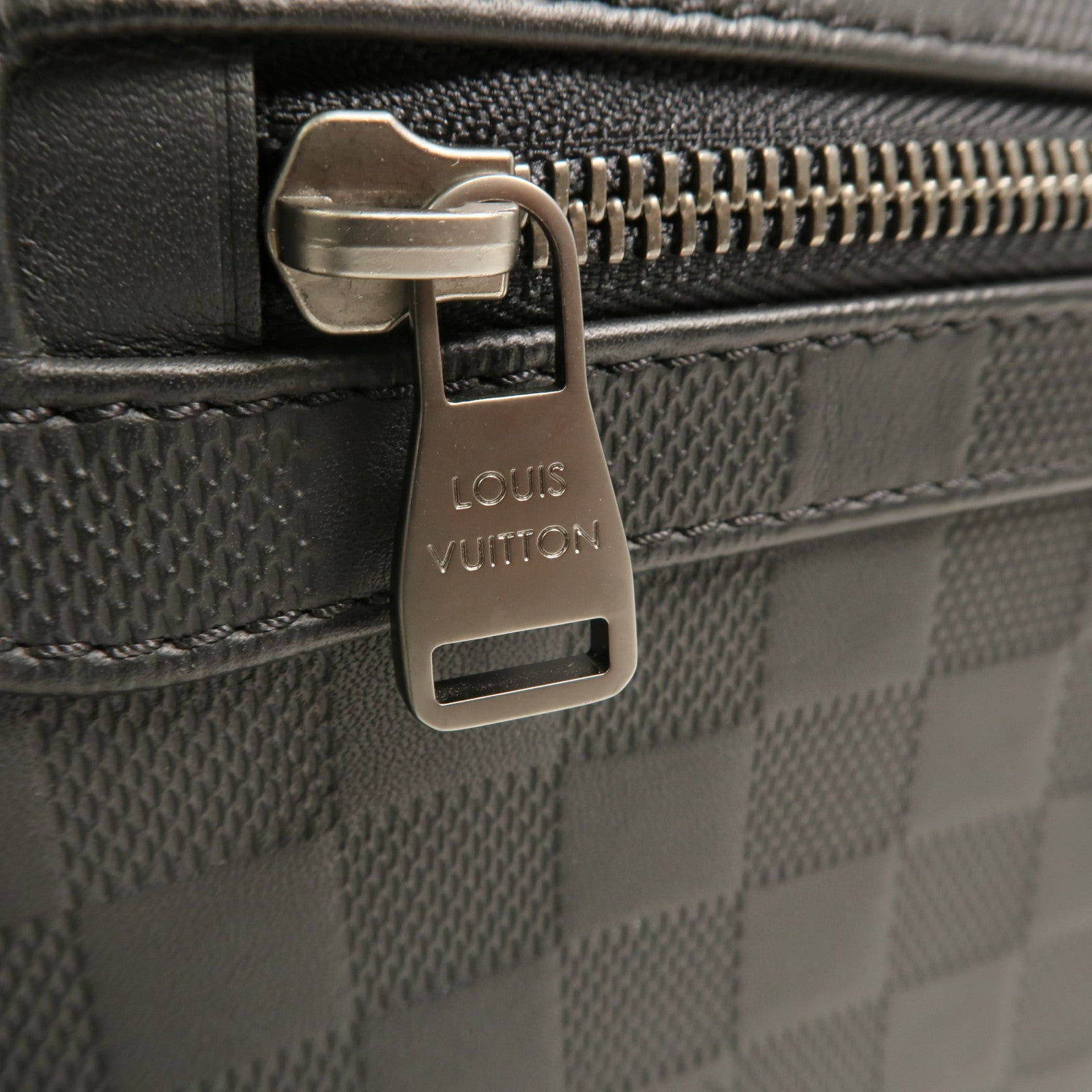 LOUIS VUITTON Monogram Eclipse District PM肩背袋