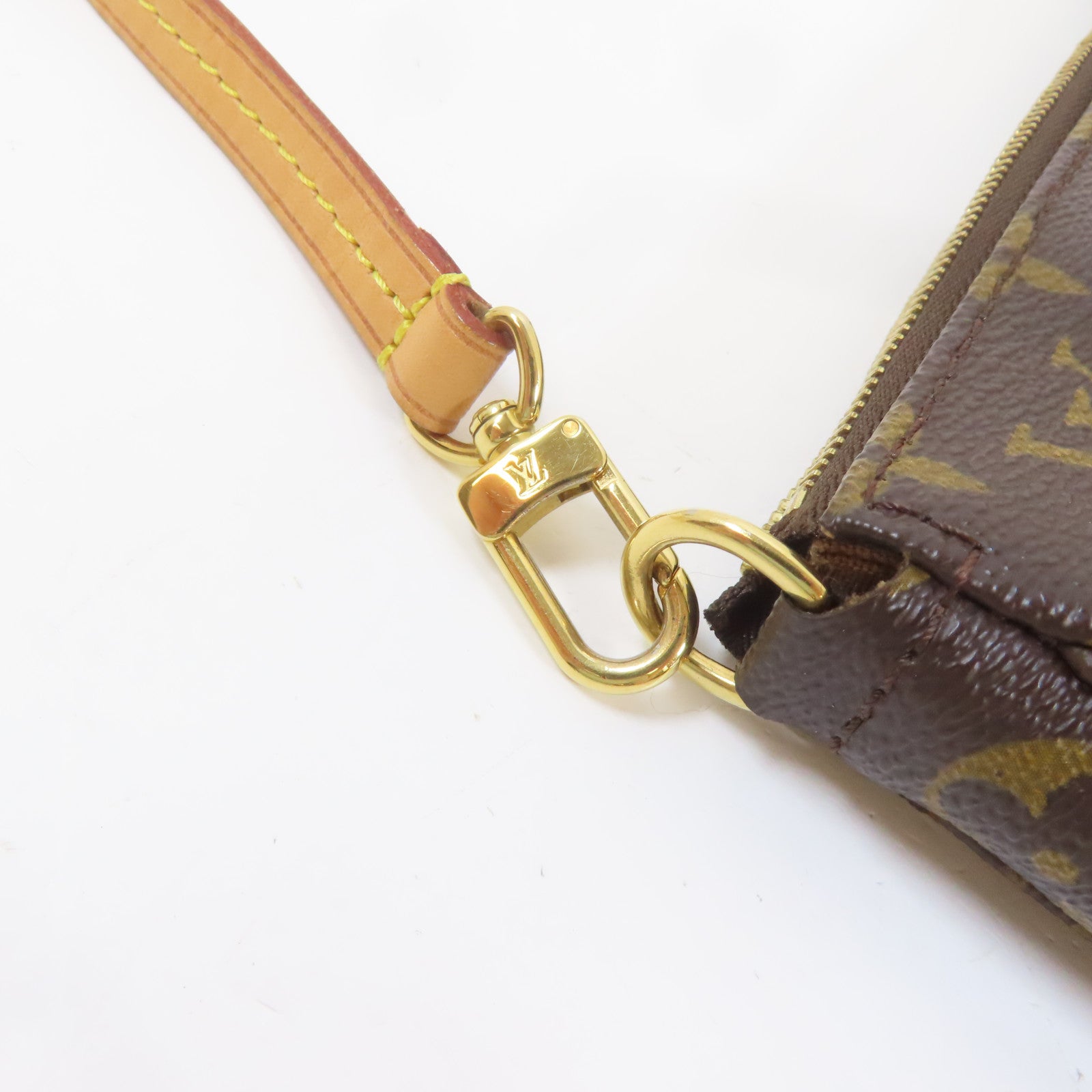 LOUIS VUITTON Monogram Pochette Accessories金扣肩背袋啡色