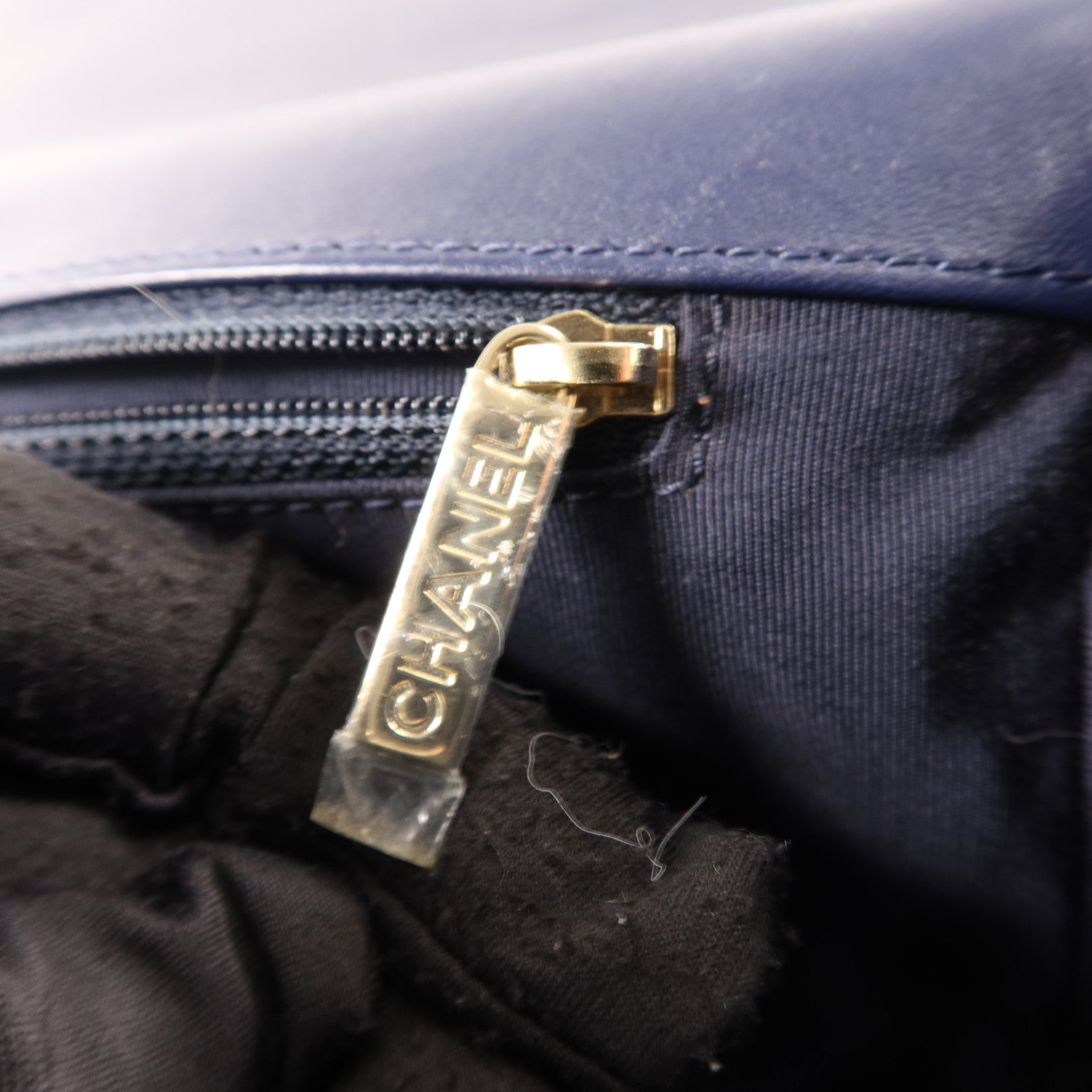 CHANEL 羊皮皮革Boy 28金扣鏈帶肩背袋