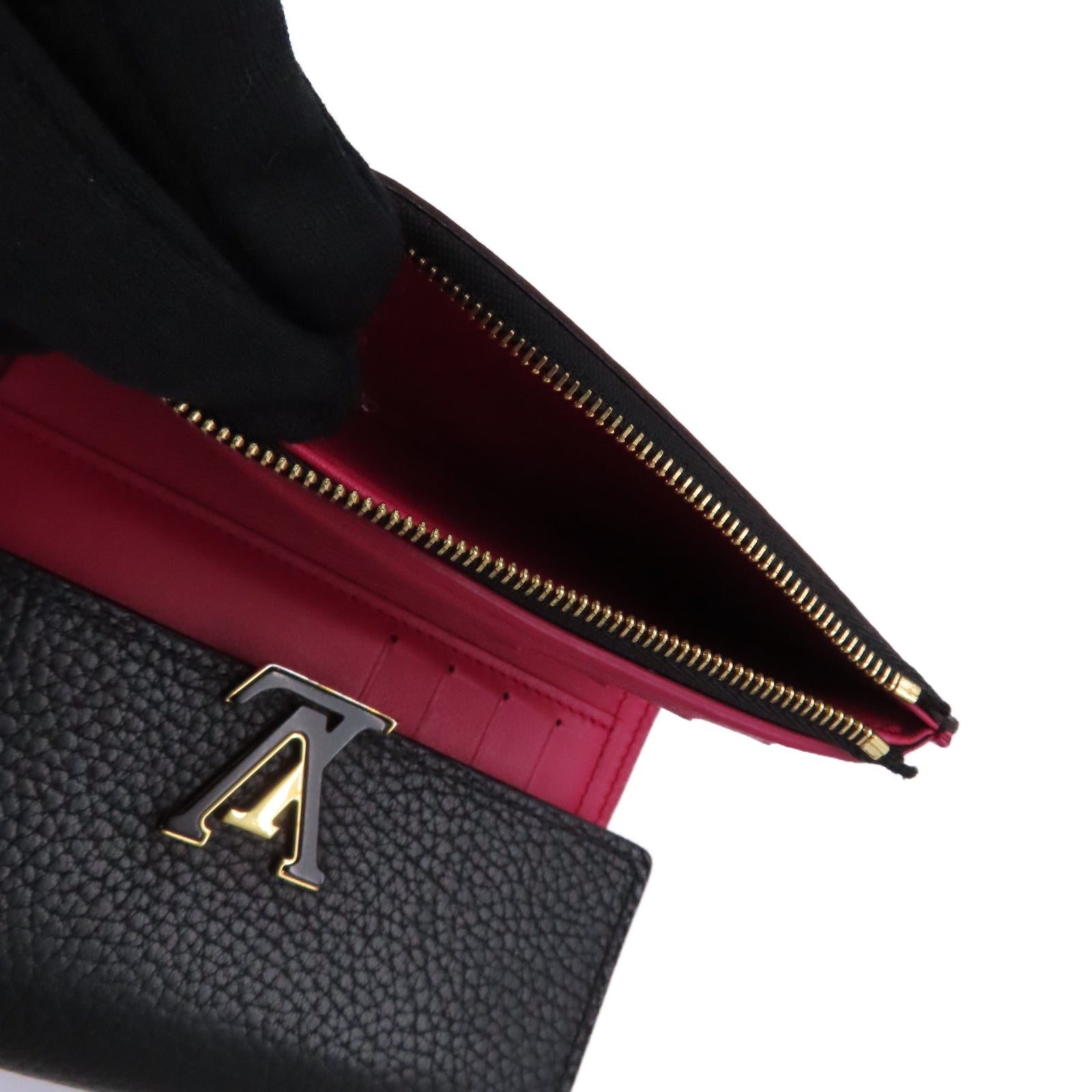 LOUIS VUITTON Taurillon Capucines Compact Wallet金扣錢包黑色
