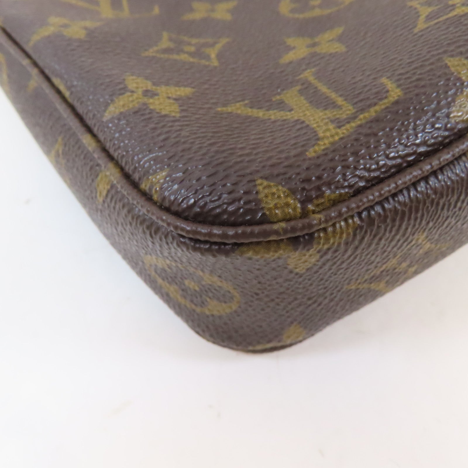 LOUIS VUITTON Monogram Pochette Accessories金扣肩背袋啡色