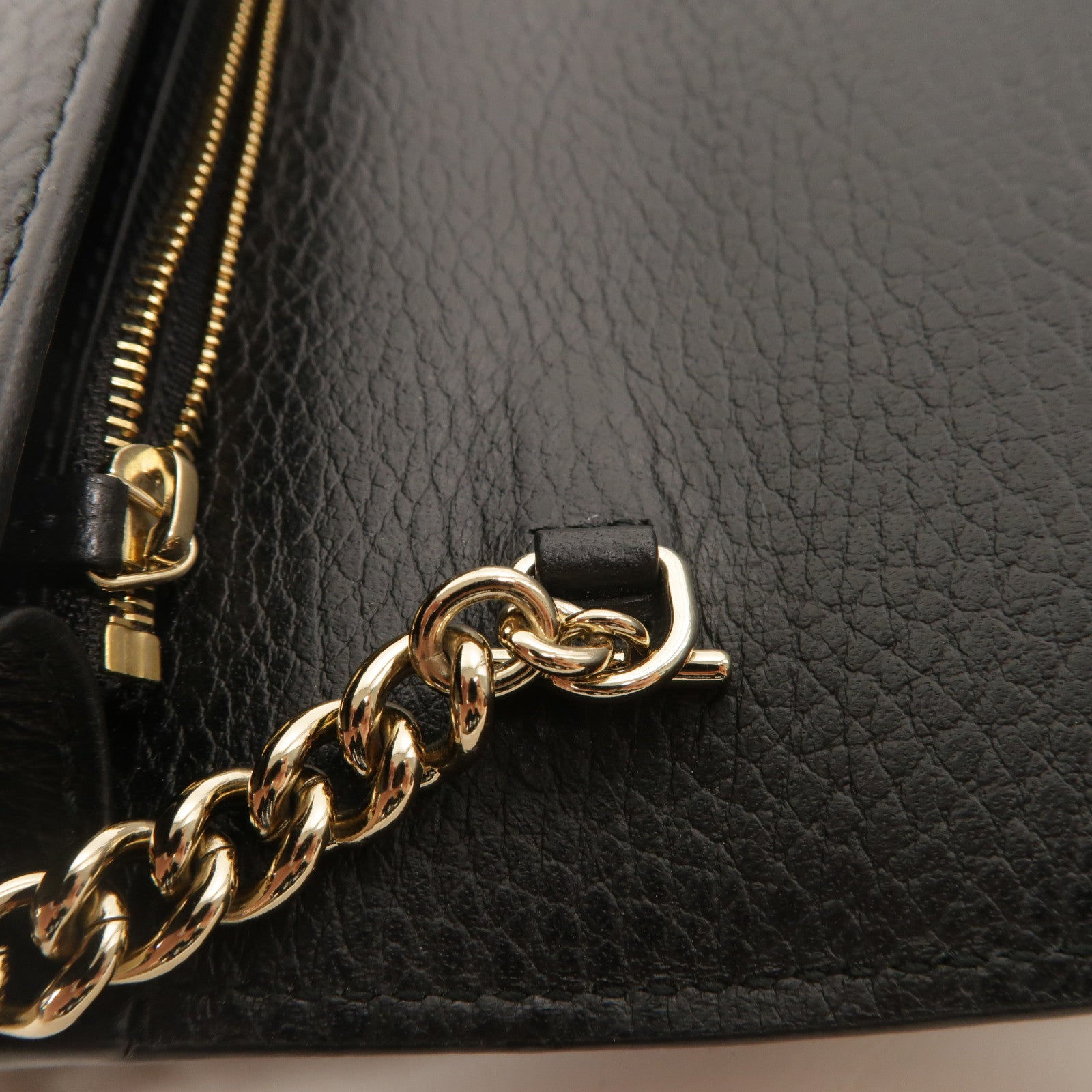 GUCCI 牛皮皮革Interlocking G WOC鏈帶肩背袋