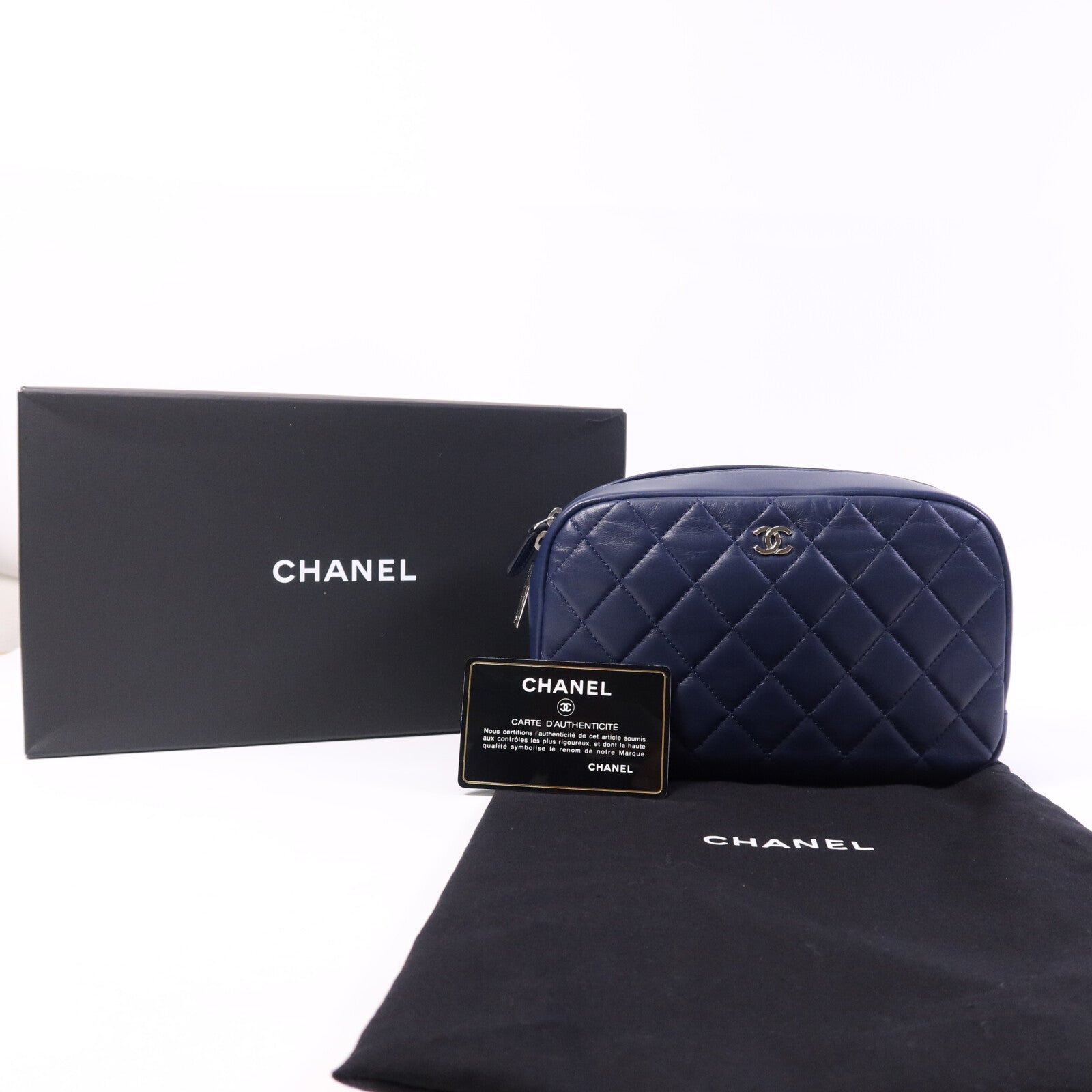 CHANEL 羊皮皮革Pouch銀扣手拿包