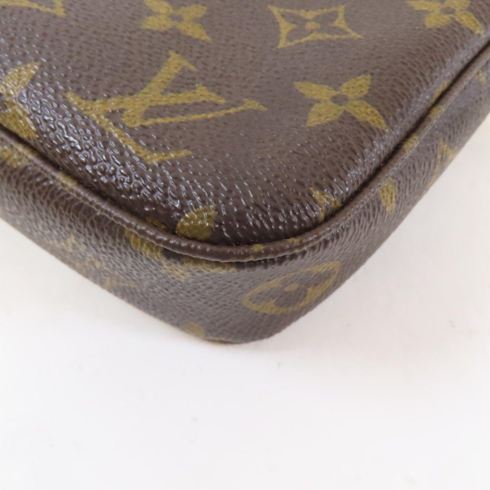 LOUIS VUITTON Monogram Pochette Accessories金扣肩背袋啡色