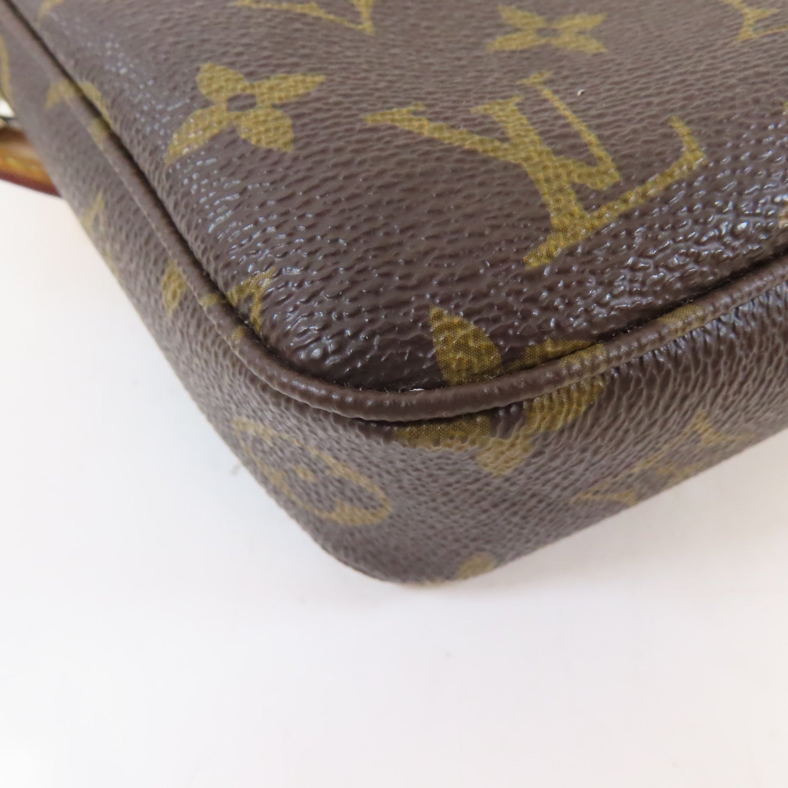 LOUIS VUITTON Monogram Pochette Accessories金扣肩背袋啡色