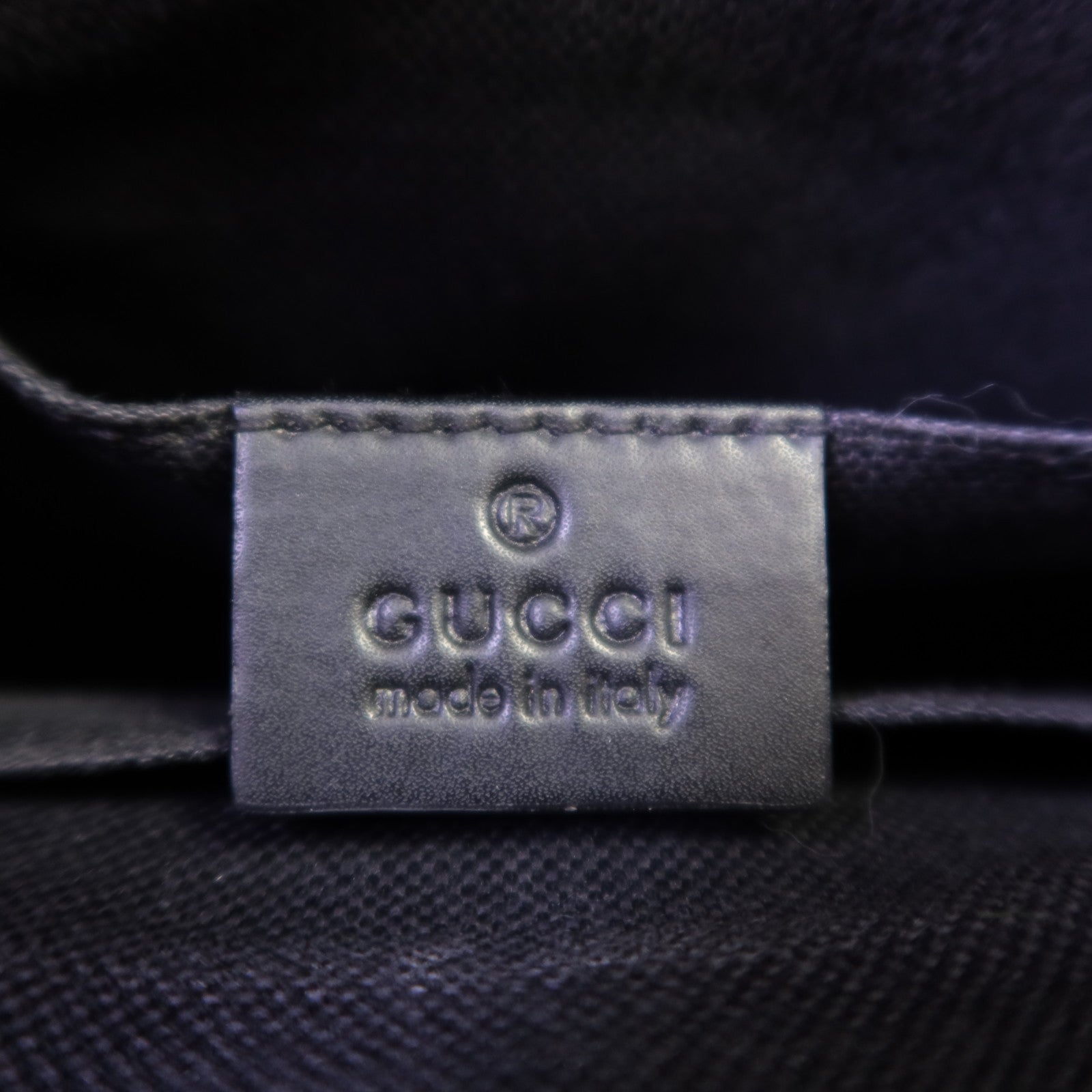 GUCCI 塗層帆布Messenger Bag銀扣肩背袋