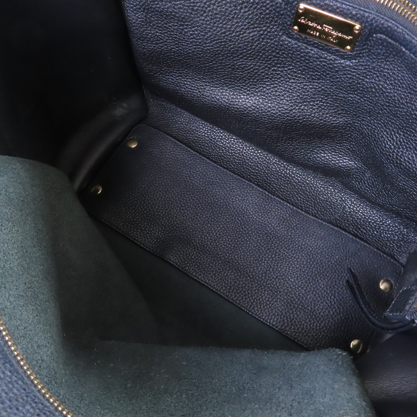 Salvatore Ferragamo 牛皮皮革Shoulder Bag金扣肩背袋黑色