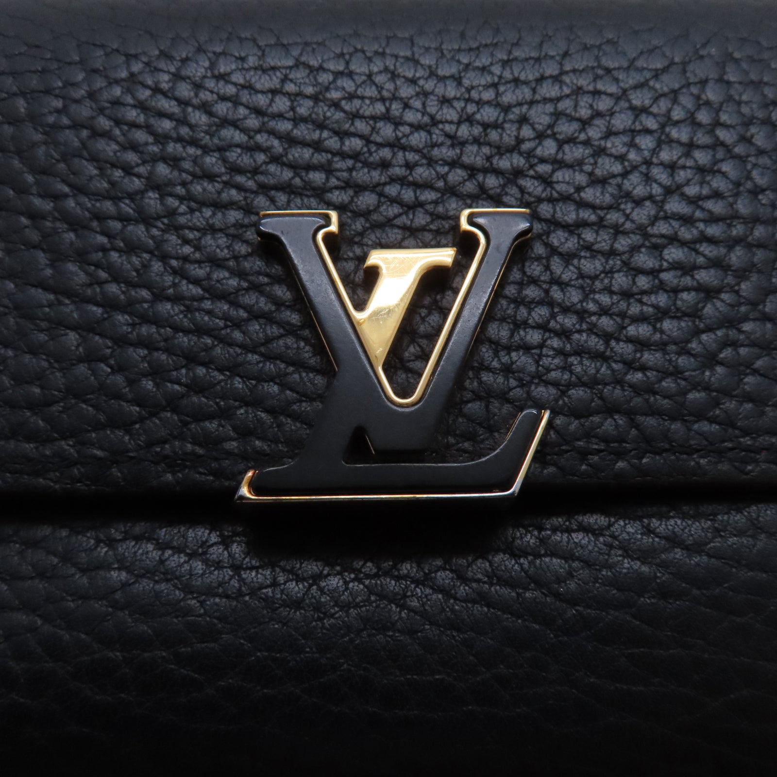 LOUIS VUITTON Taurillon Capucines Compact Wallet金扣錢包黑色