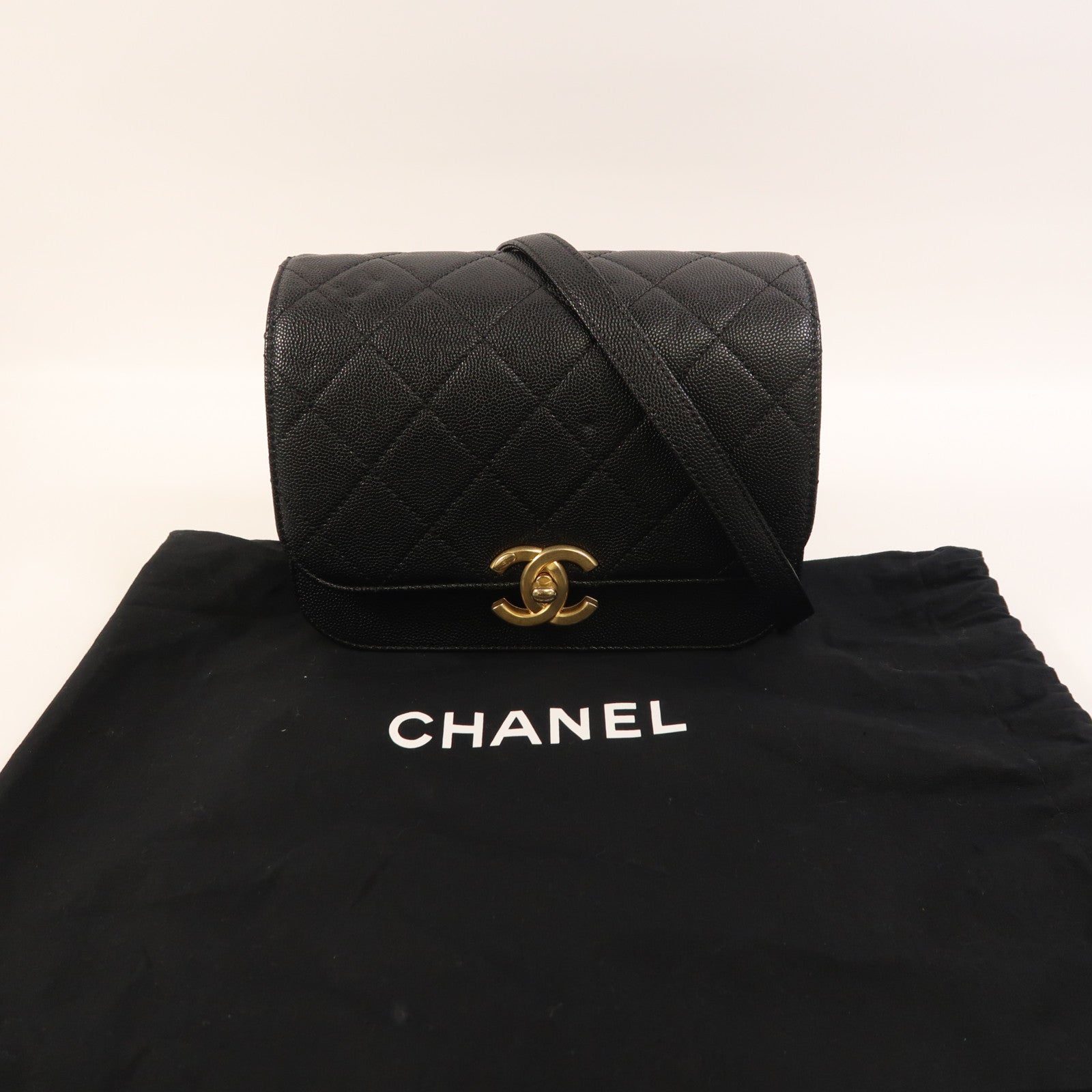 CHANEL 牛皮皮革Shoulder Bag金扣肩背袋