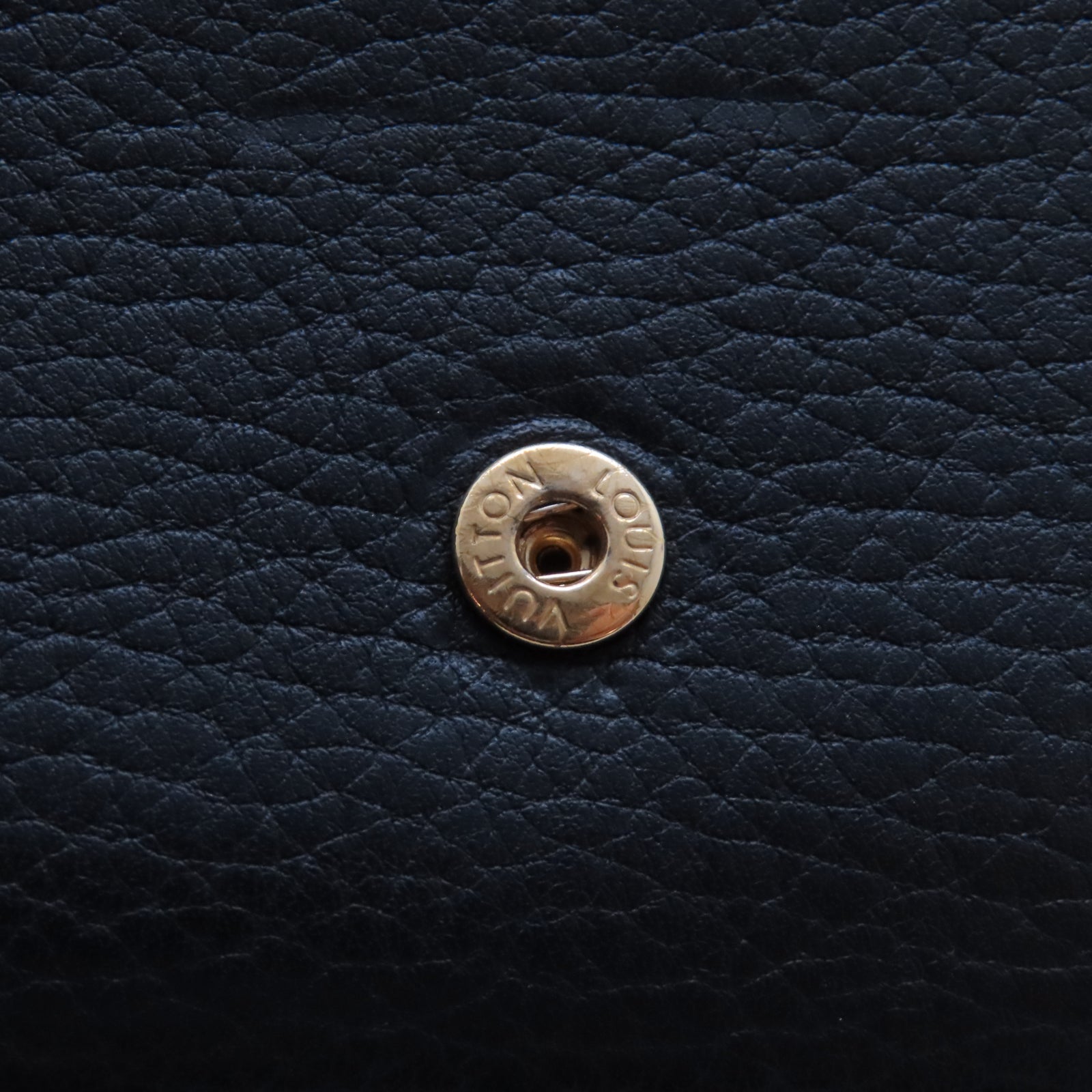 LOUIS VUITTON Taurillon Capucines Compact Wallet金扣錢包黑色