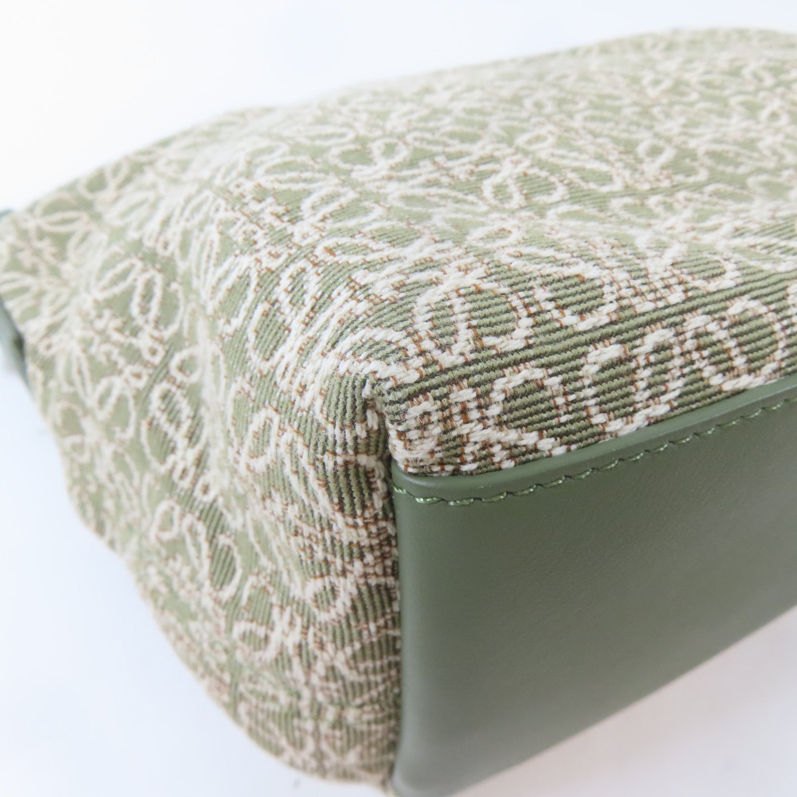 LOEWE 帆布Cubi Hand Bag金扣手挽袋綠色