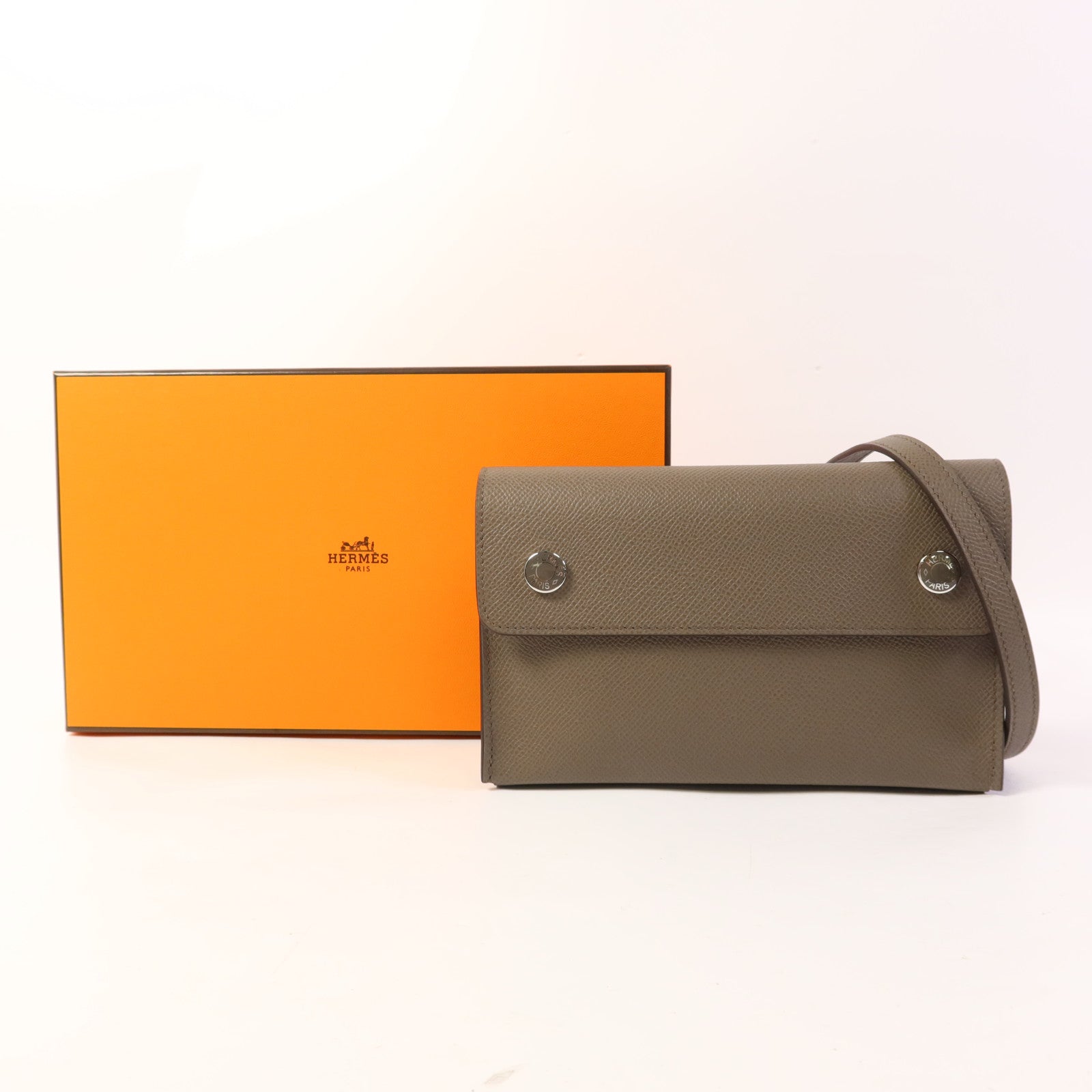 HERMES 【激減優惠】Epsom皮革SnapWallet銀扣肩背袋Etain