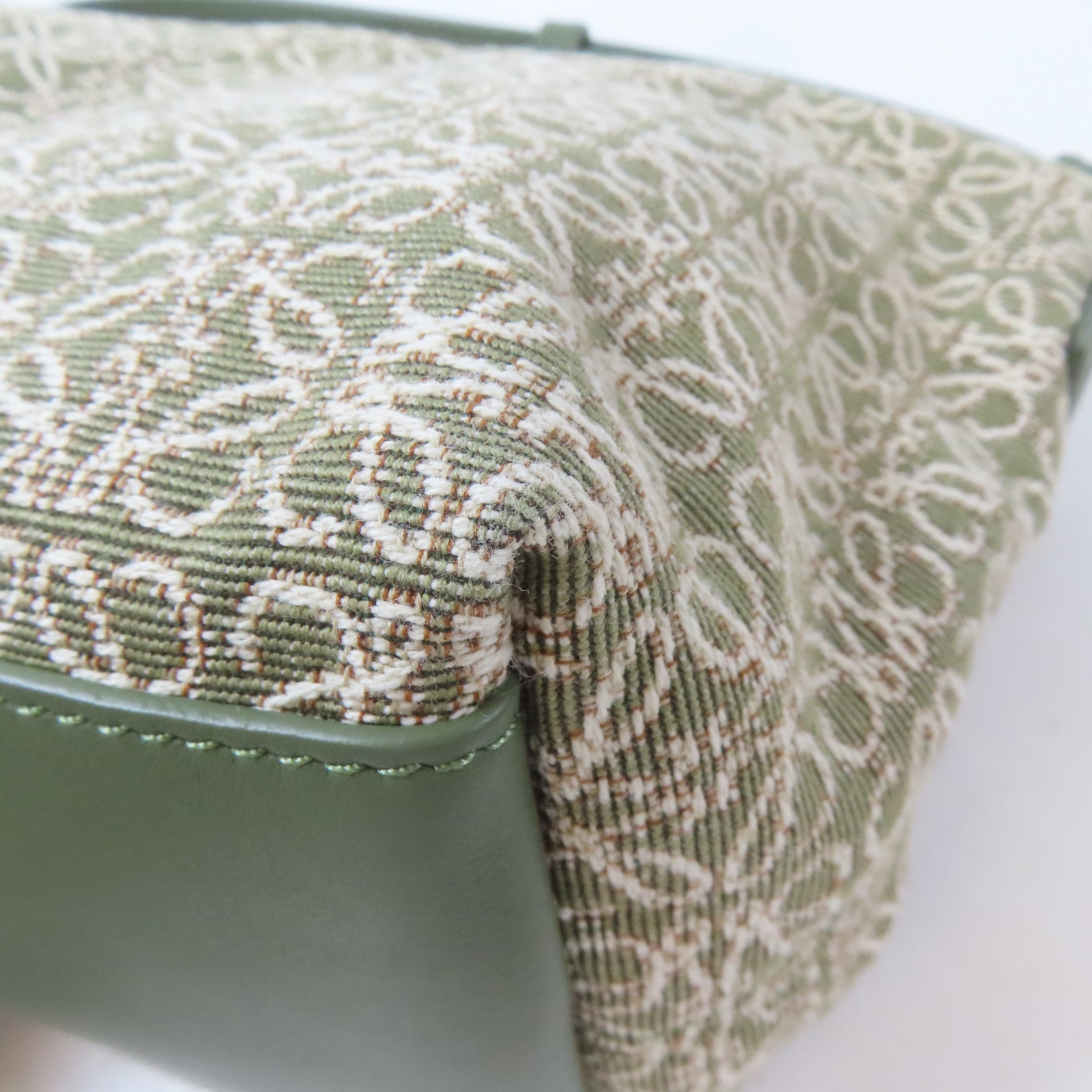 LOEWE 帆布Cubi Hand Bag金扣手挽袋綠色