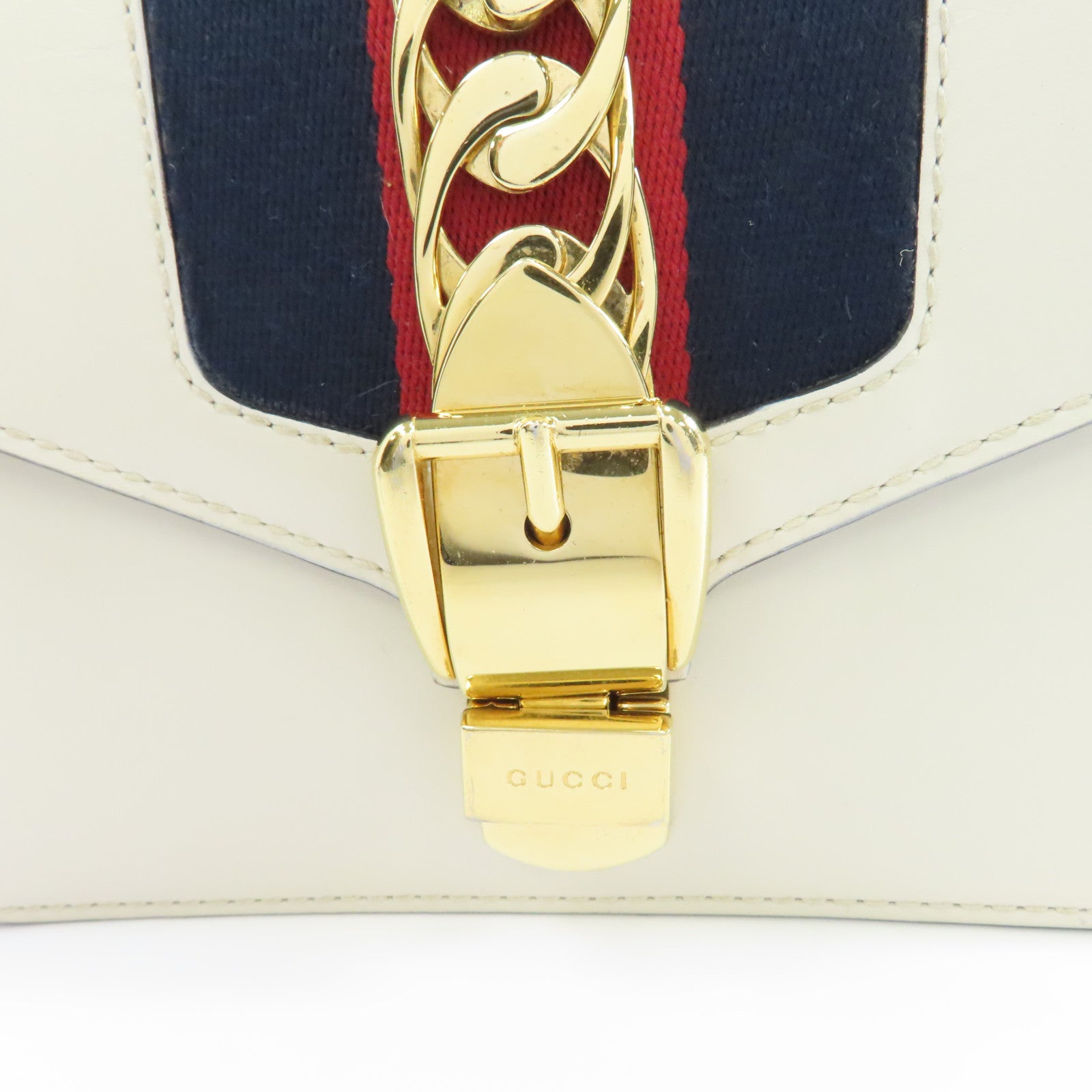 GUCCI 牛皮皮革Sylvie Mini Chain Bag金扣鏈帶肩背袋白色