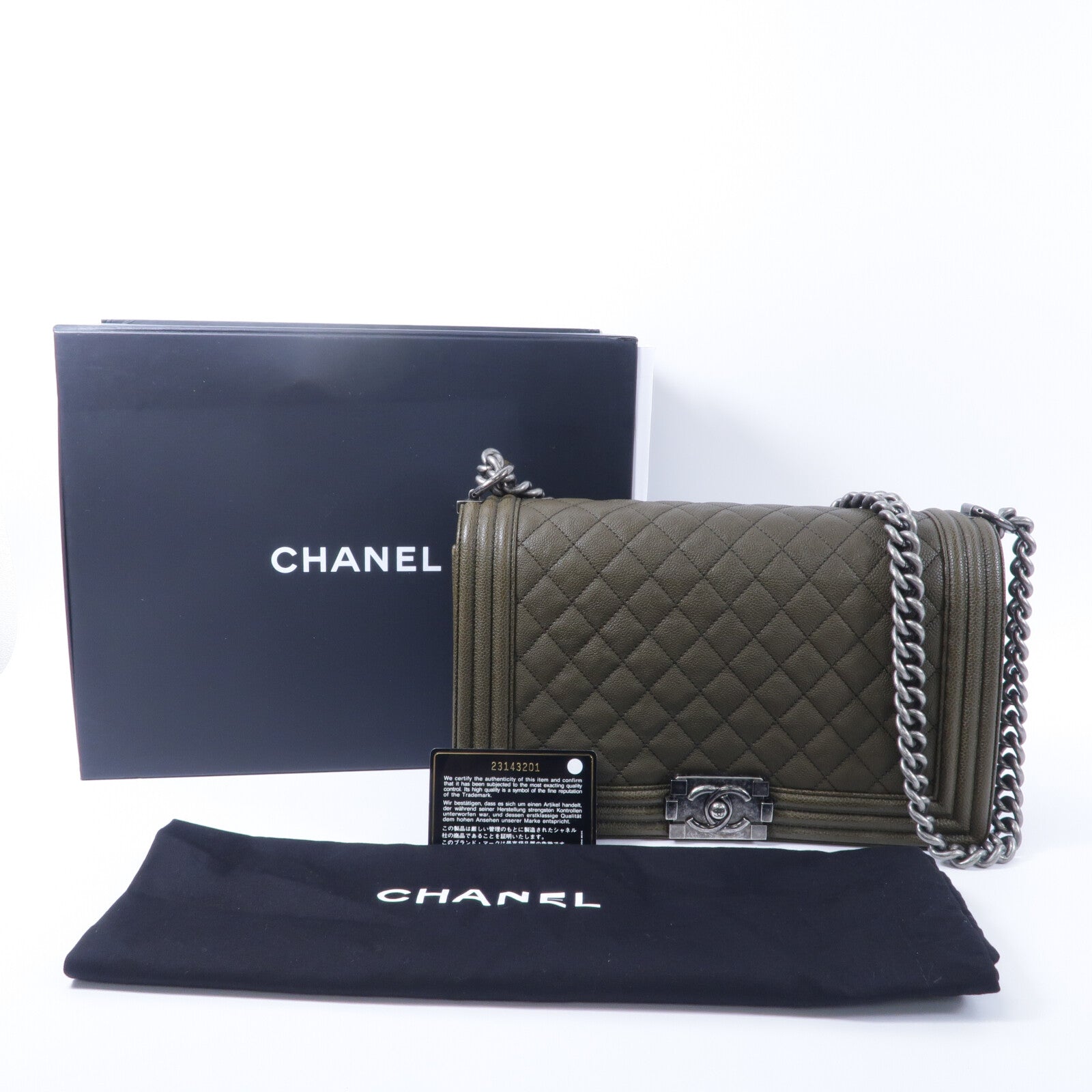 CHANEL 牛皮皮革Boy 28鏈帶肩背袋