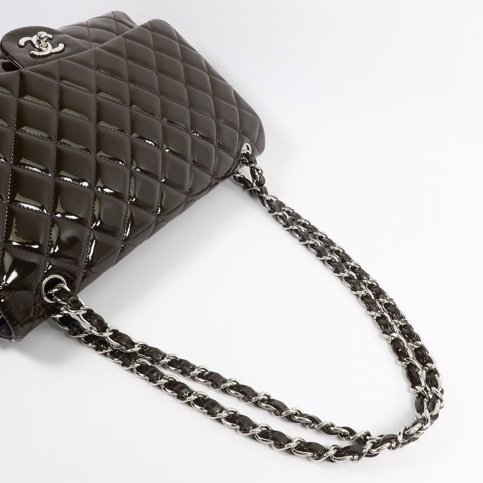 CHANEL 漆皮皮革Maxi Classic鏈帶肩背袋