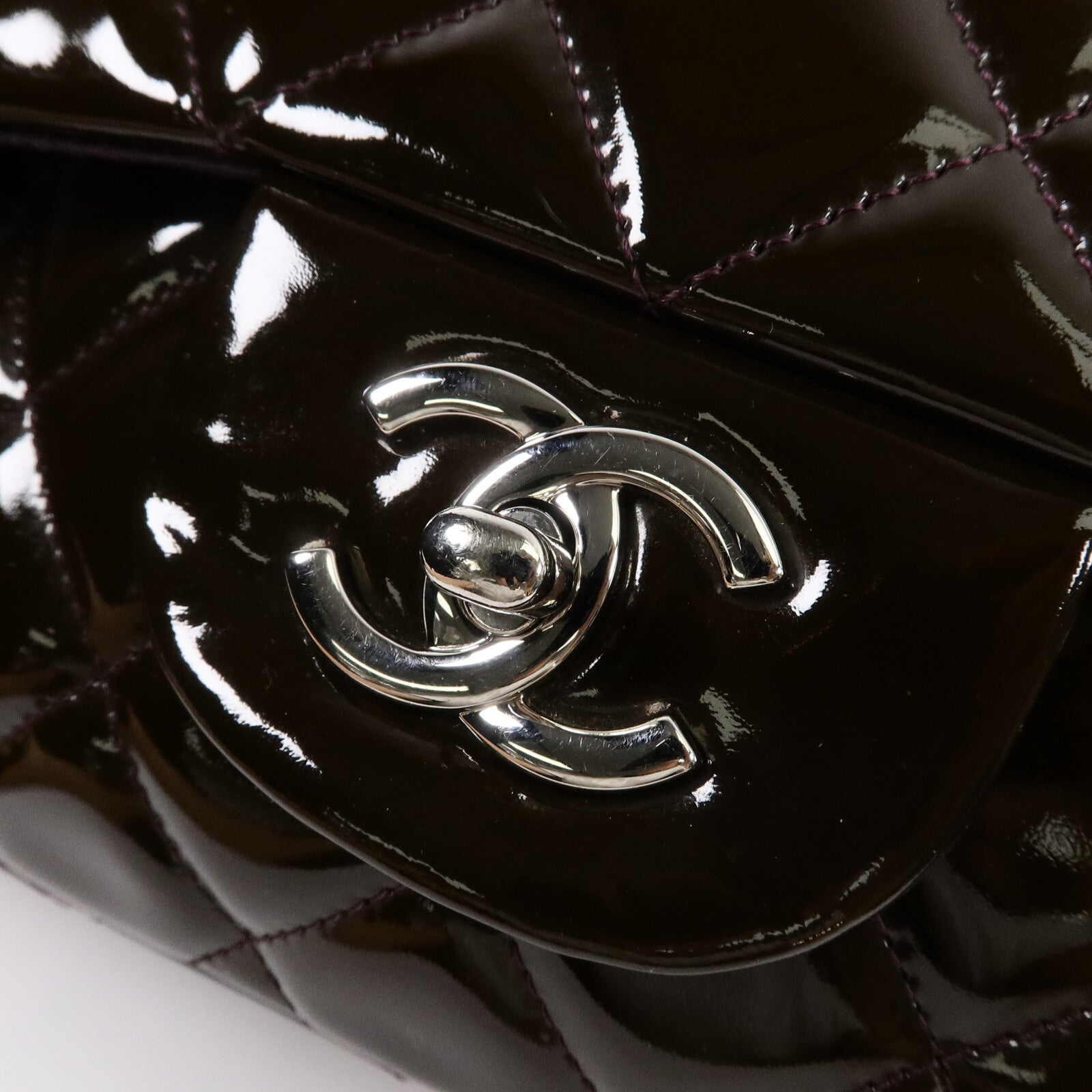 CHANEL 漆皮皮革Maxi Classic鏈帶肩背袋