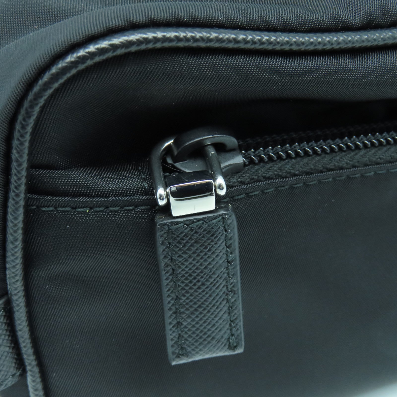 PRADA 尼龍Handbag銀扣手挽袋黑色