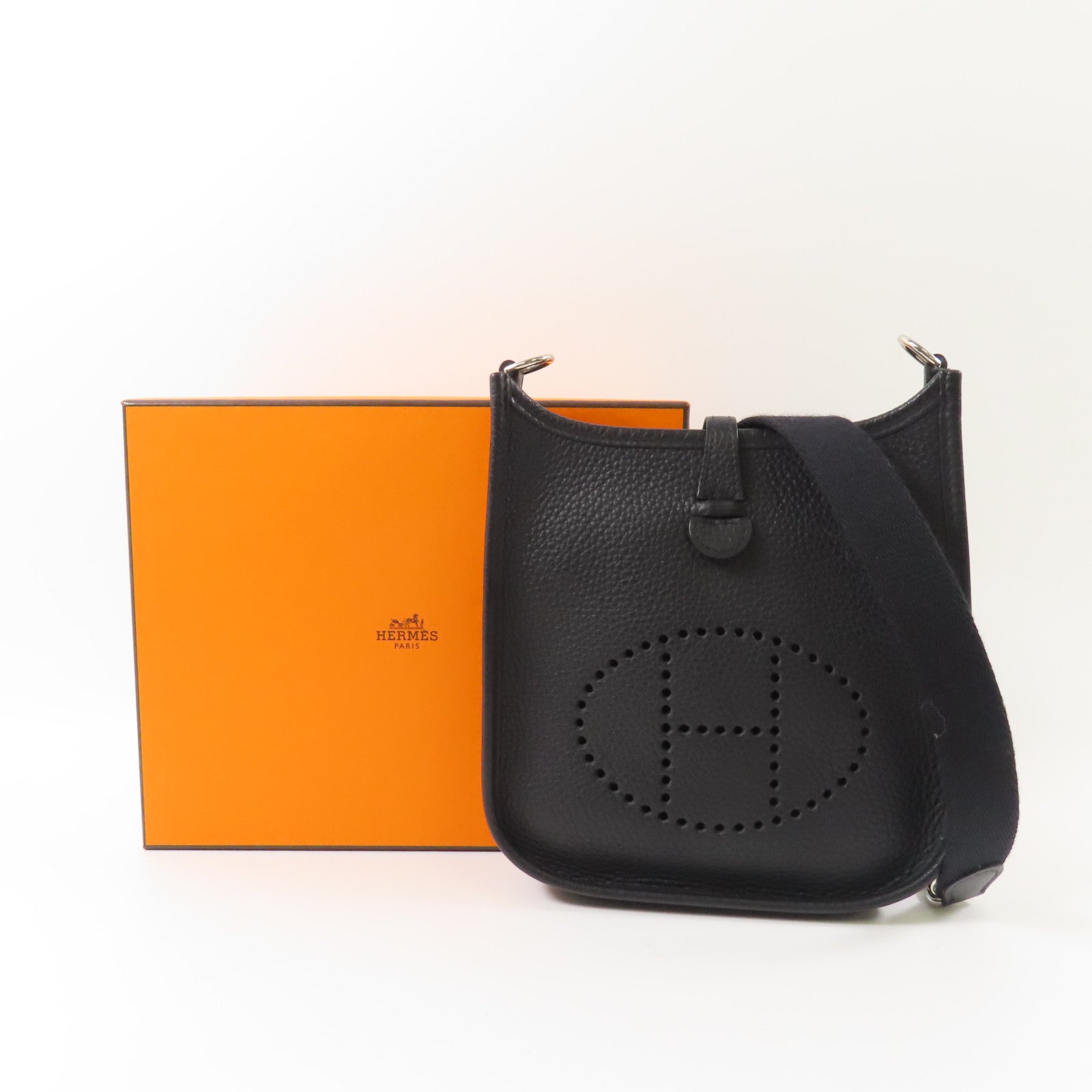 HERMES Clemence皮革Evelyne TPM銀扣肩背袋Noir