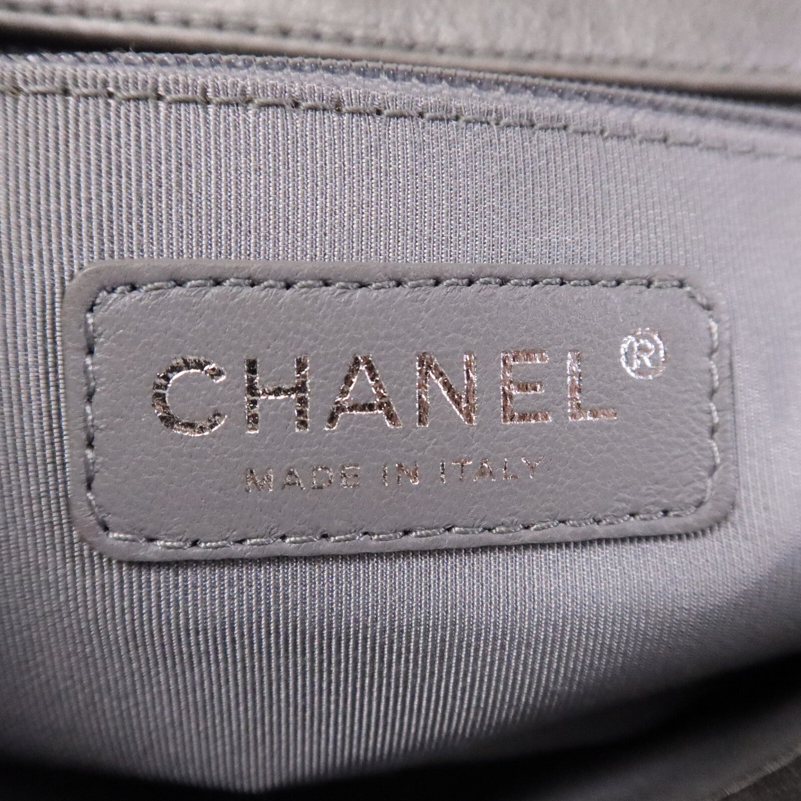 CHANEL 【激減優惠】魔鬼魚皮革Boy 25銀扣鏈帶肩背袋