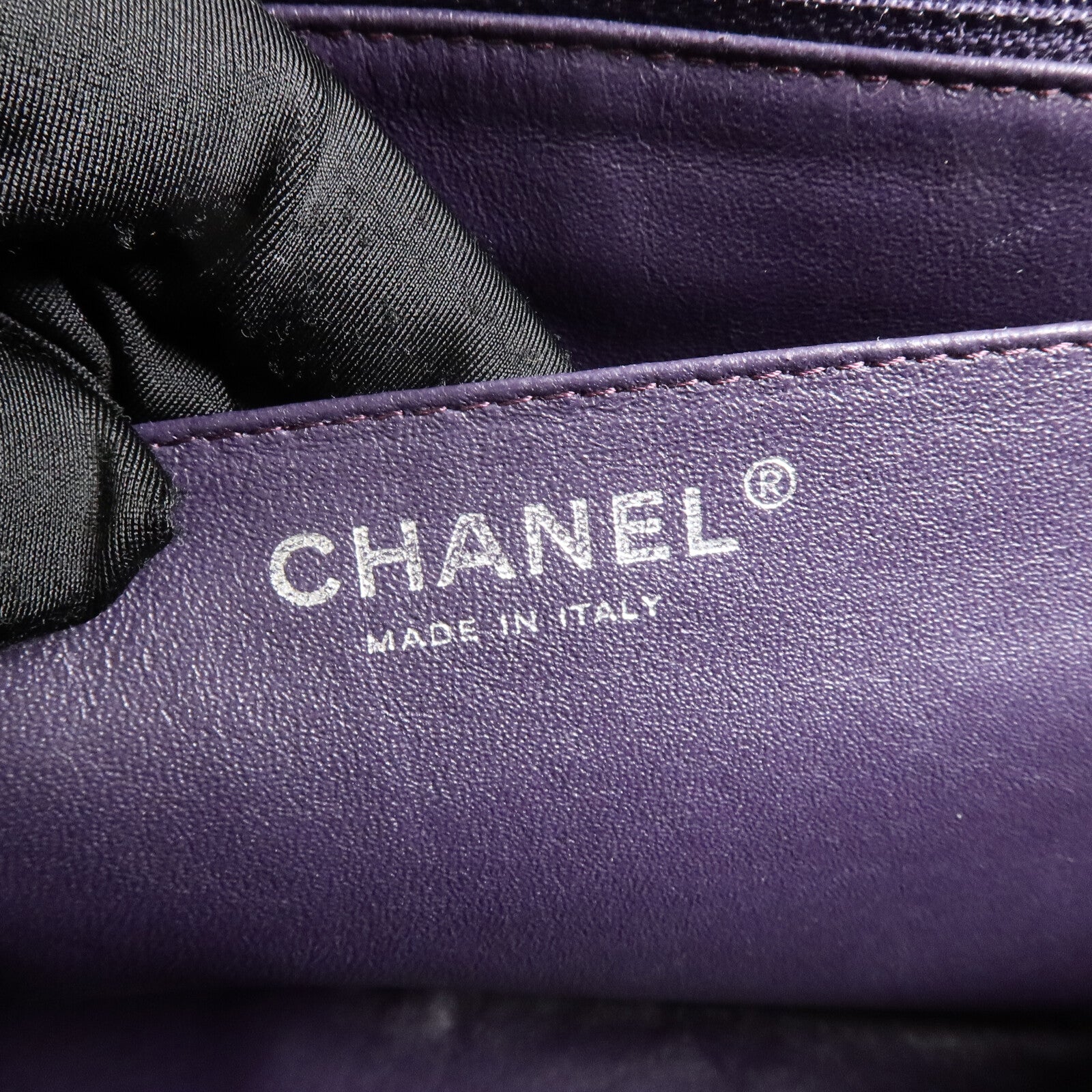 CHANEL 漆皮皮革Maxi Classic鏈帶肩背袋