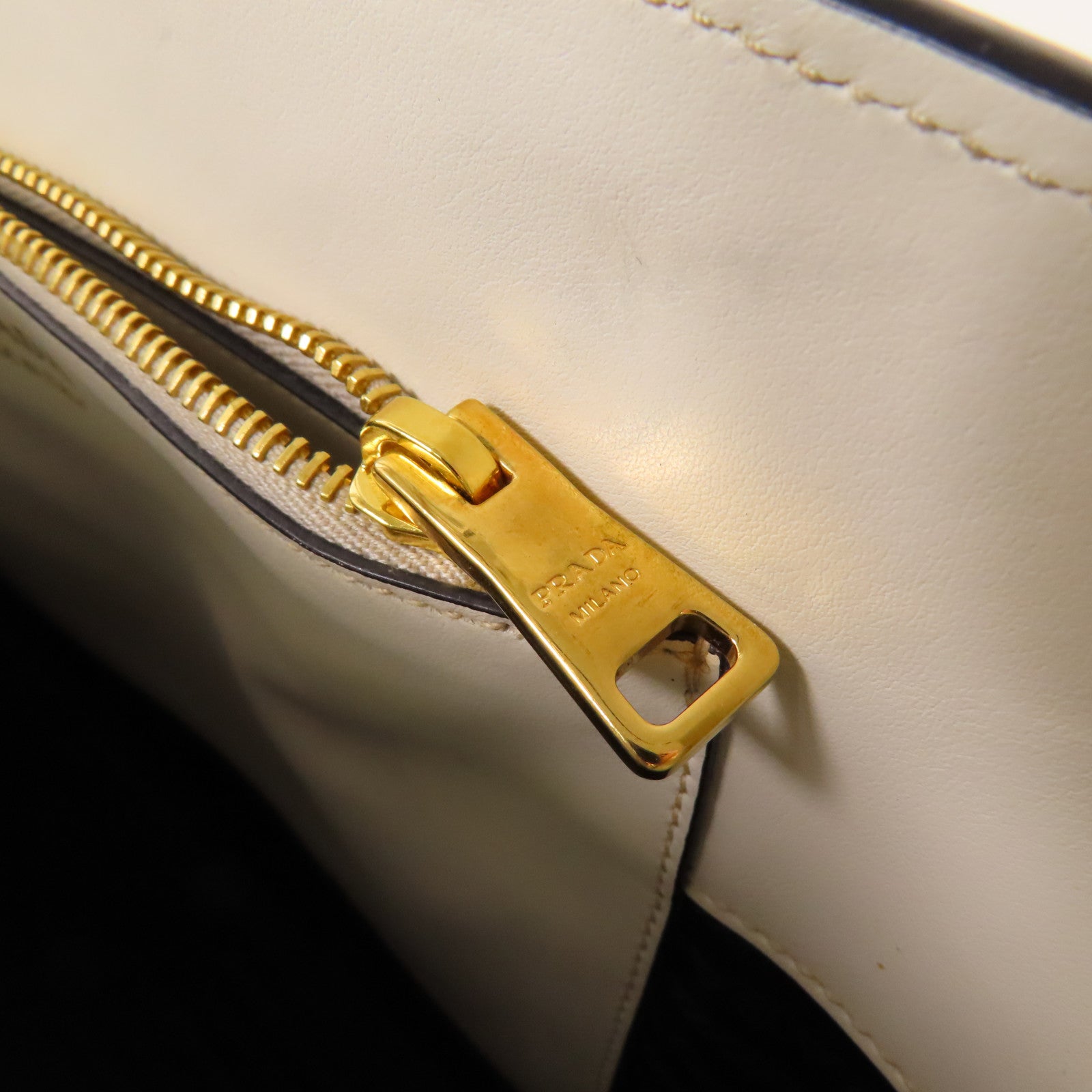 PRADA Saffiano皮革2 Way Shoulder金扣手挽肩背兩用袋