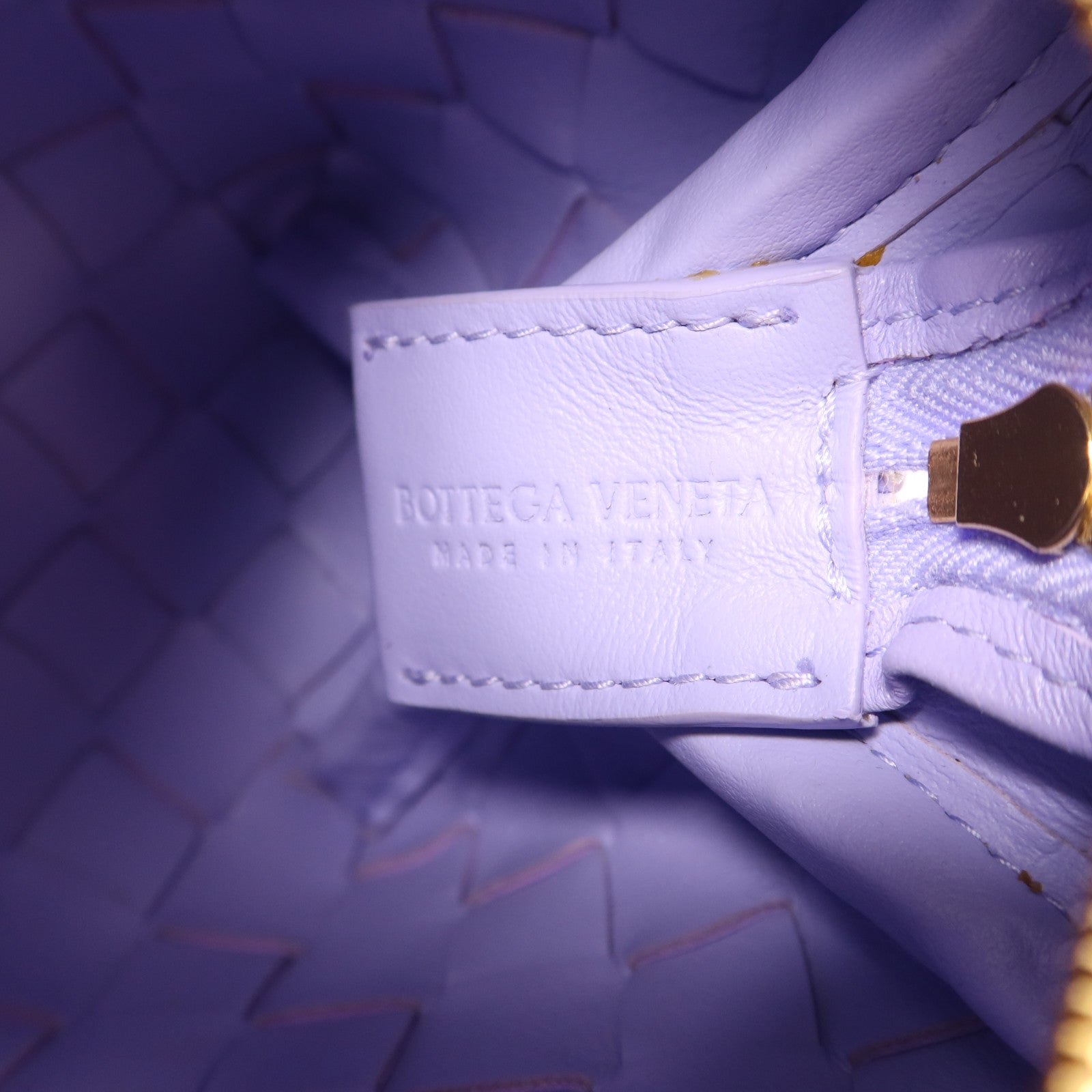 BOTTEGA VENETA 羊皮皮革Mini Loop金扣肩背袋