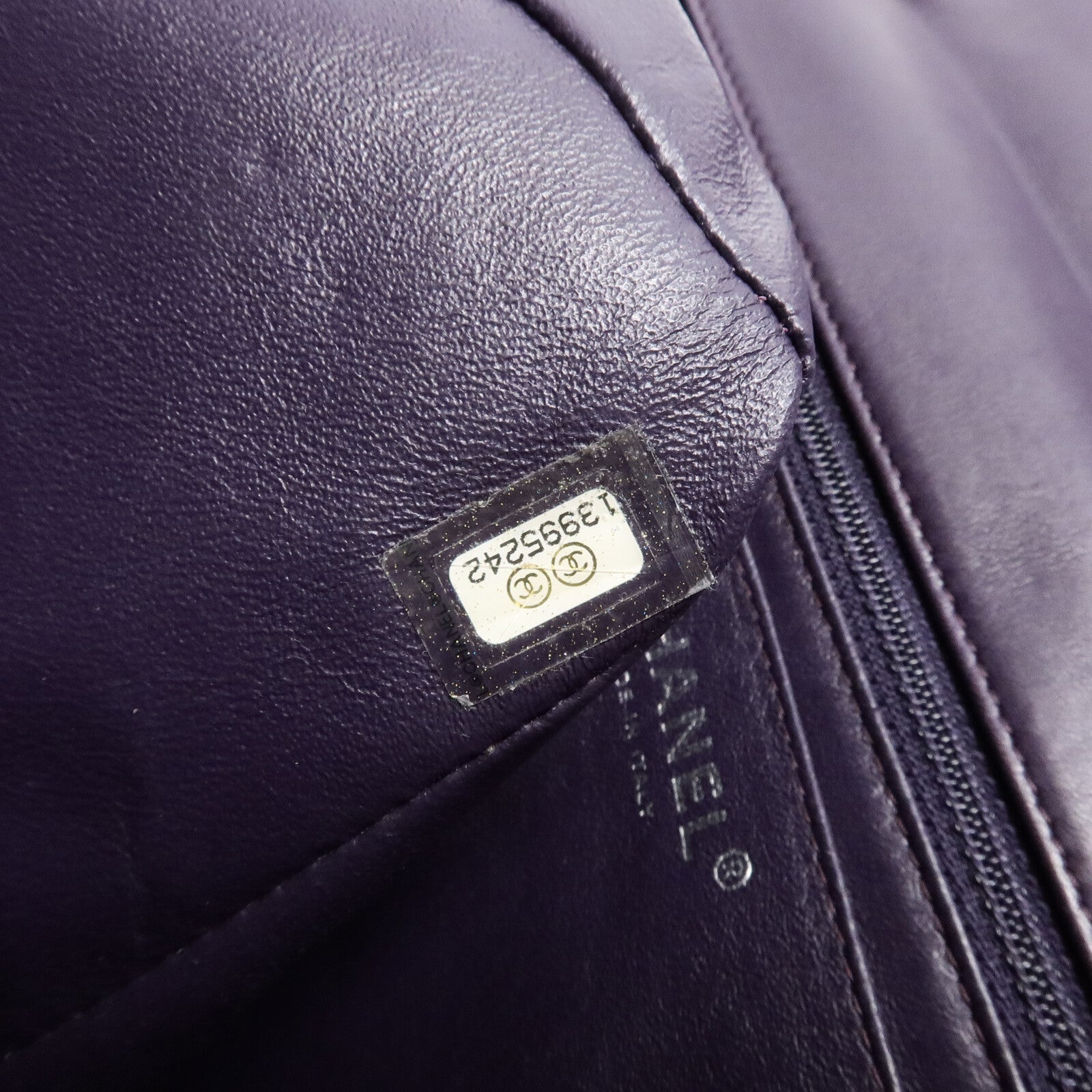 CHANEL 漆皮皮革Maxi Classic鏈帶肩背袋