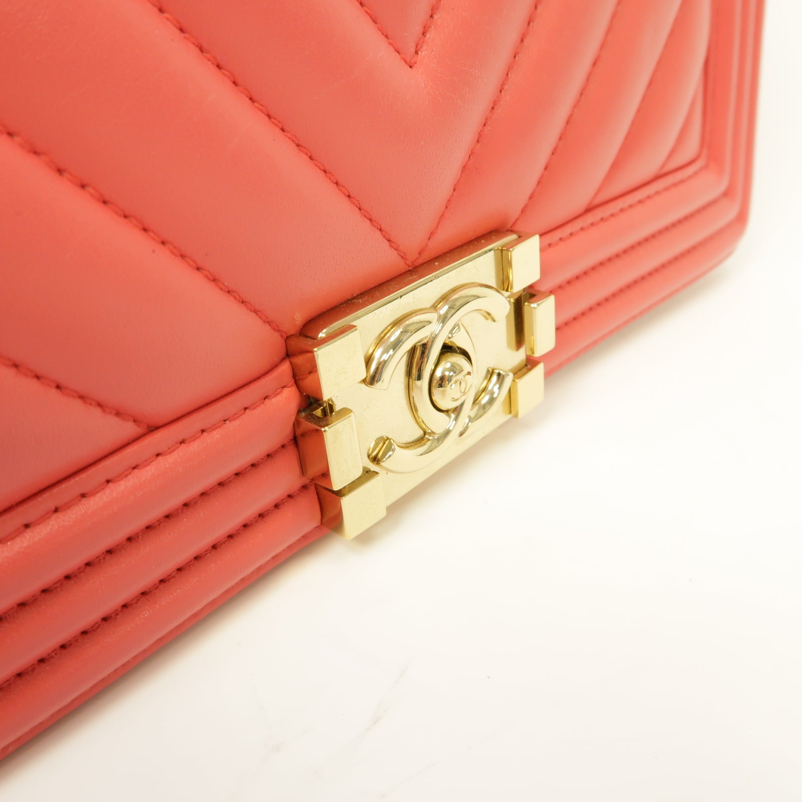 CHANEL 【激減優惠】斜紋Chevron Boy 25金扣鏈帶肩背袋粉紅色