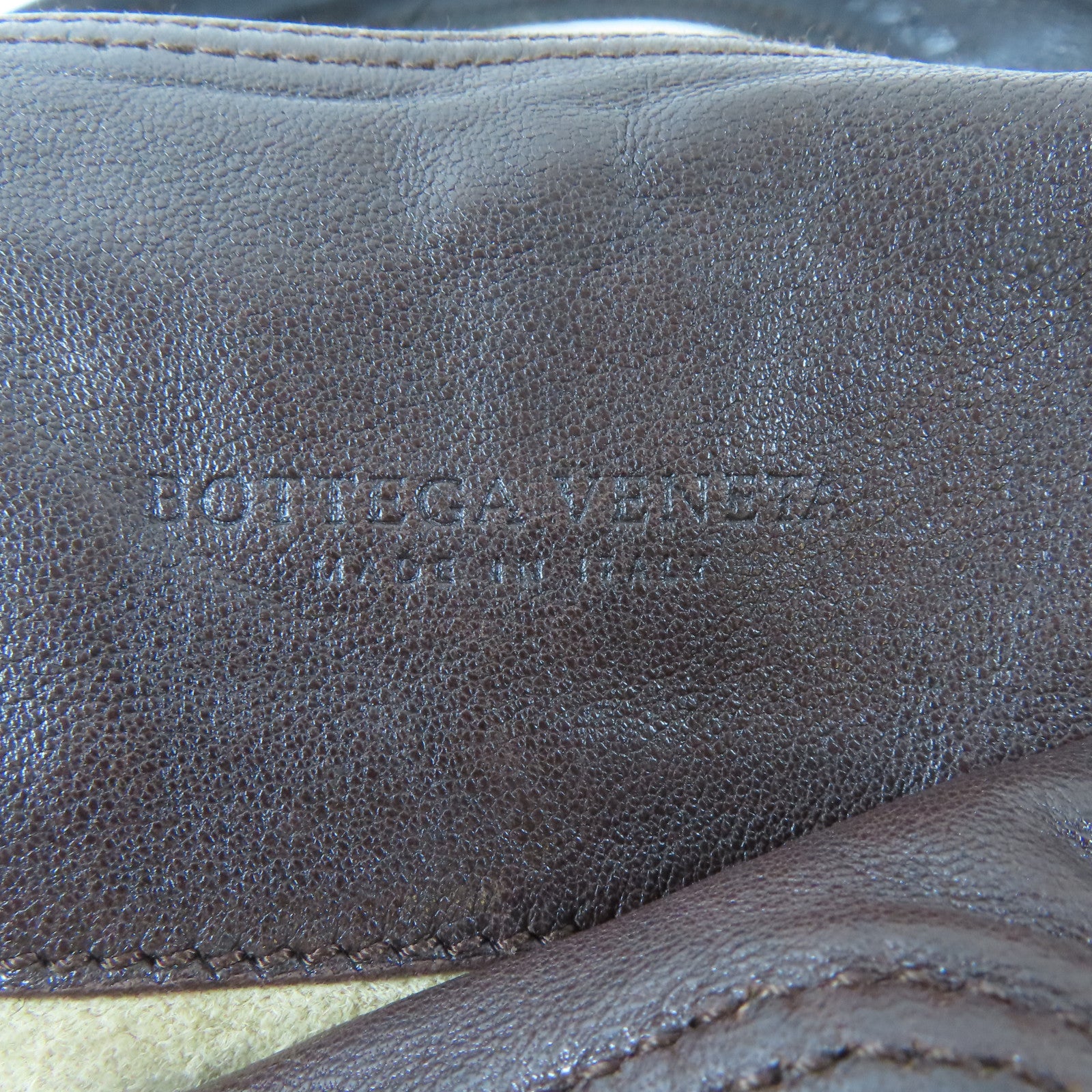 BOTTEGA VENETA 牛皮皮革Hand Bag黑扣手拿包啡色