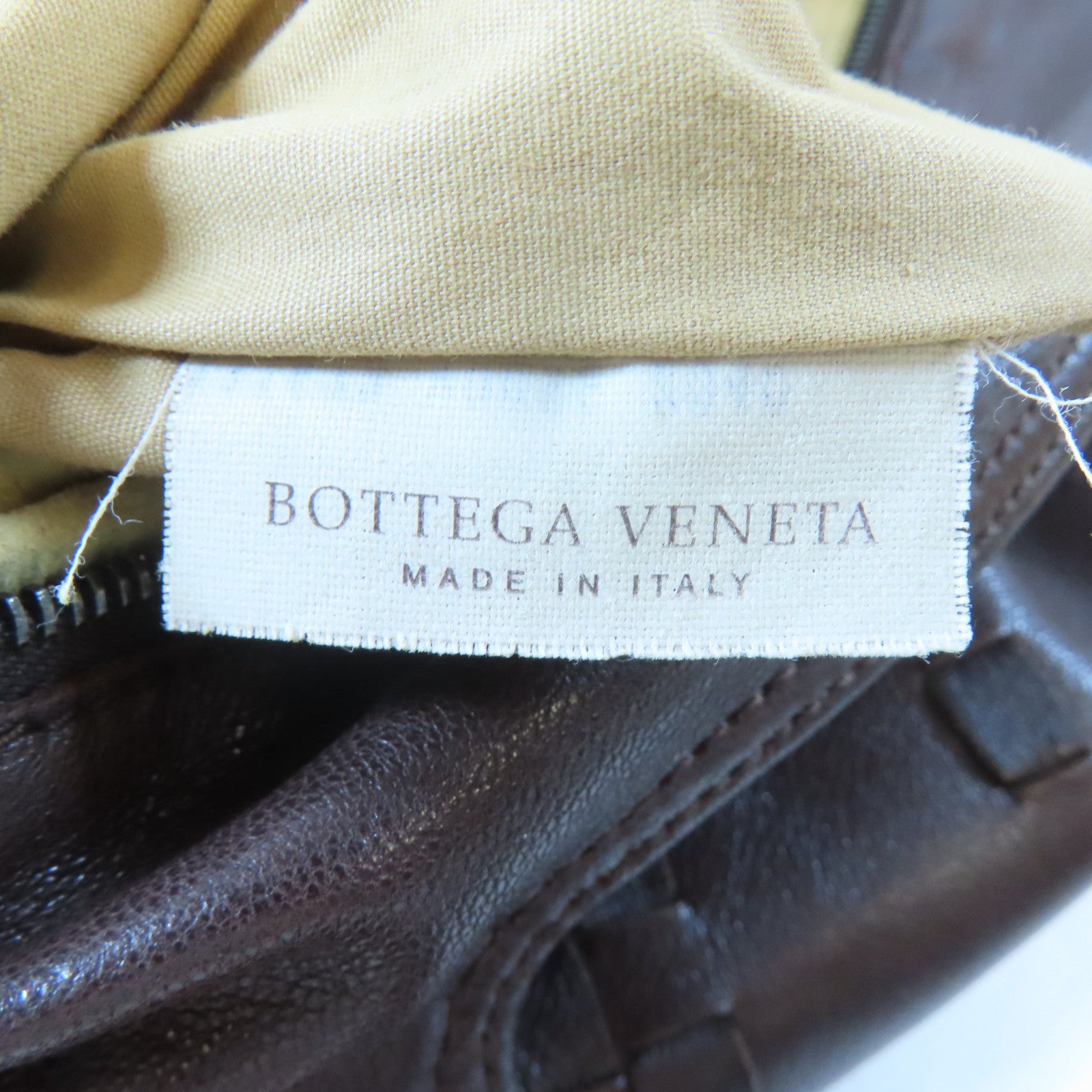 BOTTEGA VENETA 牛皮皮革Hand Bag黑扣手拿包啡色