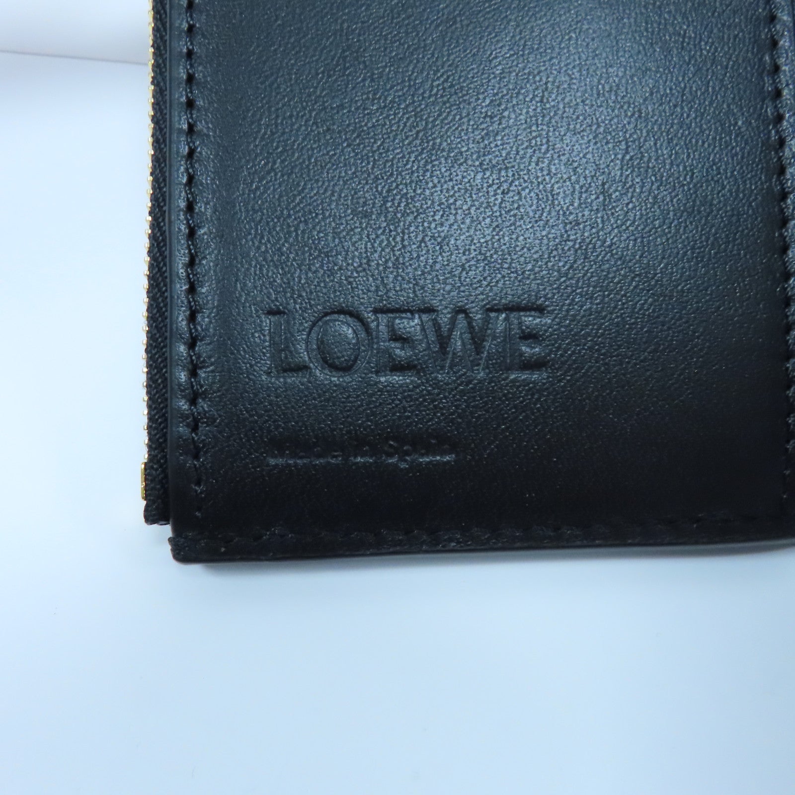 LOEWE 羊皮皮革Tri-fold Wallet金扣三摺錢包黑色