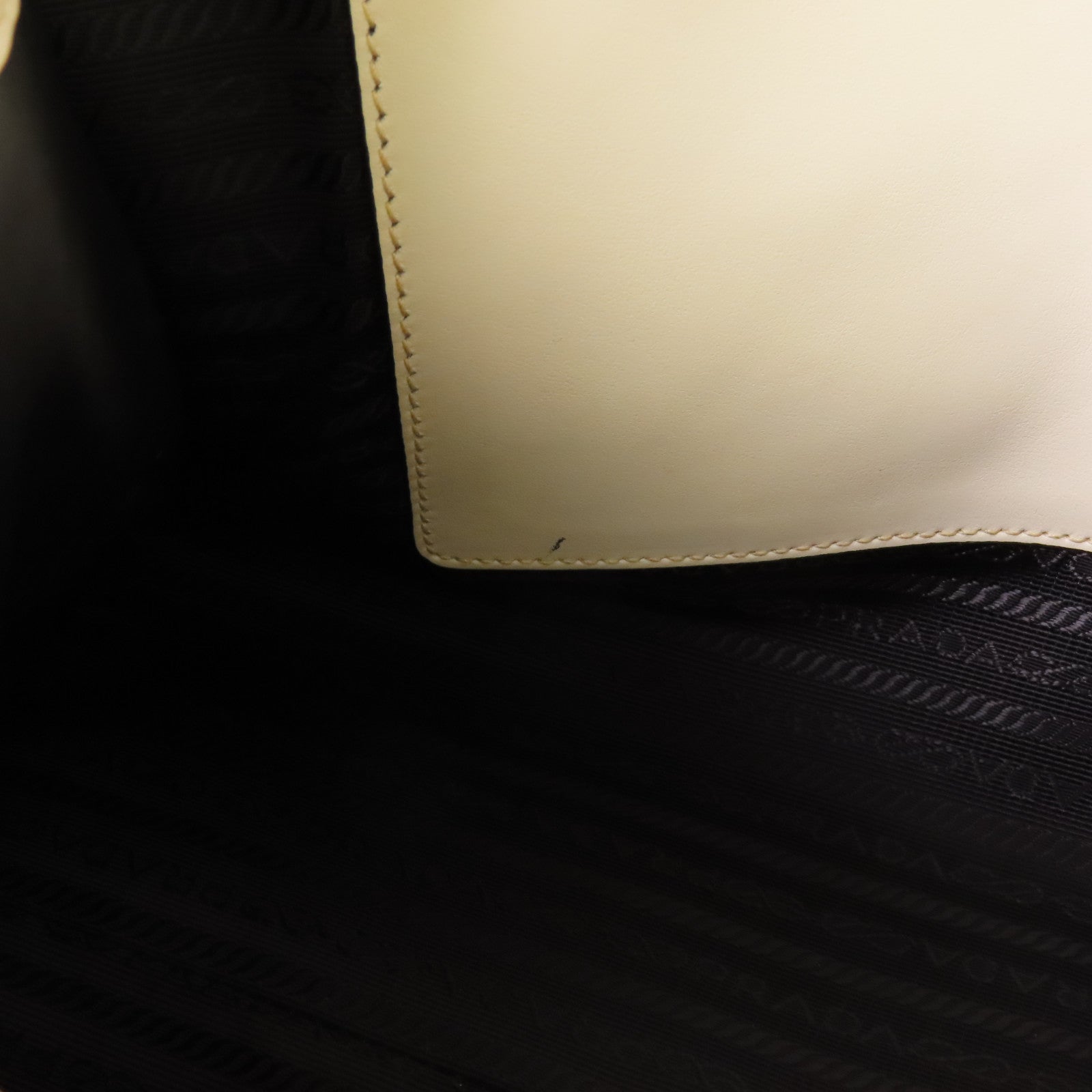 PRADA Saffiano皮革2 Way Shoulder金扣手挽肩背兩用袋