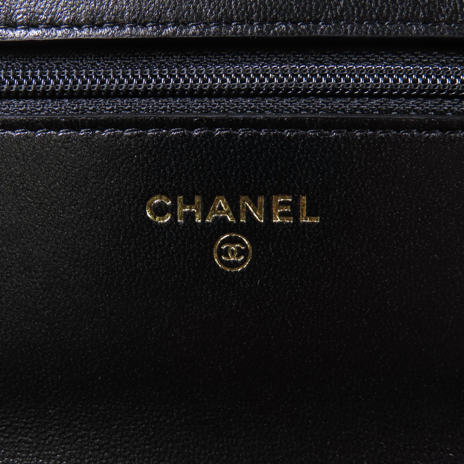 CHANEL 菱格牛皮皮革19 Wallet On Chain金扣鏈帶手挽肩背兩用袋黑色
