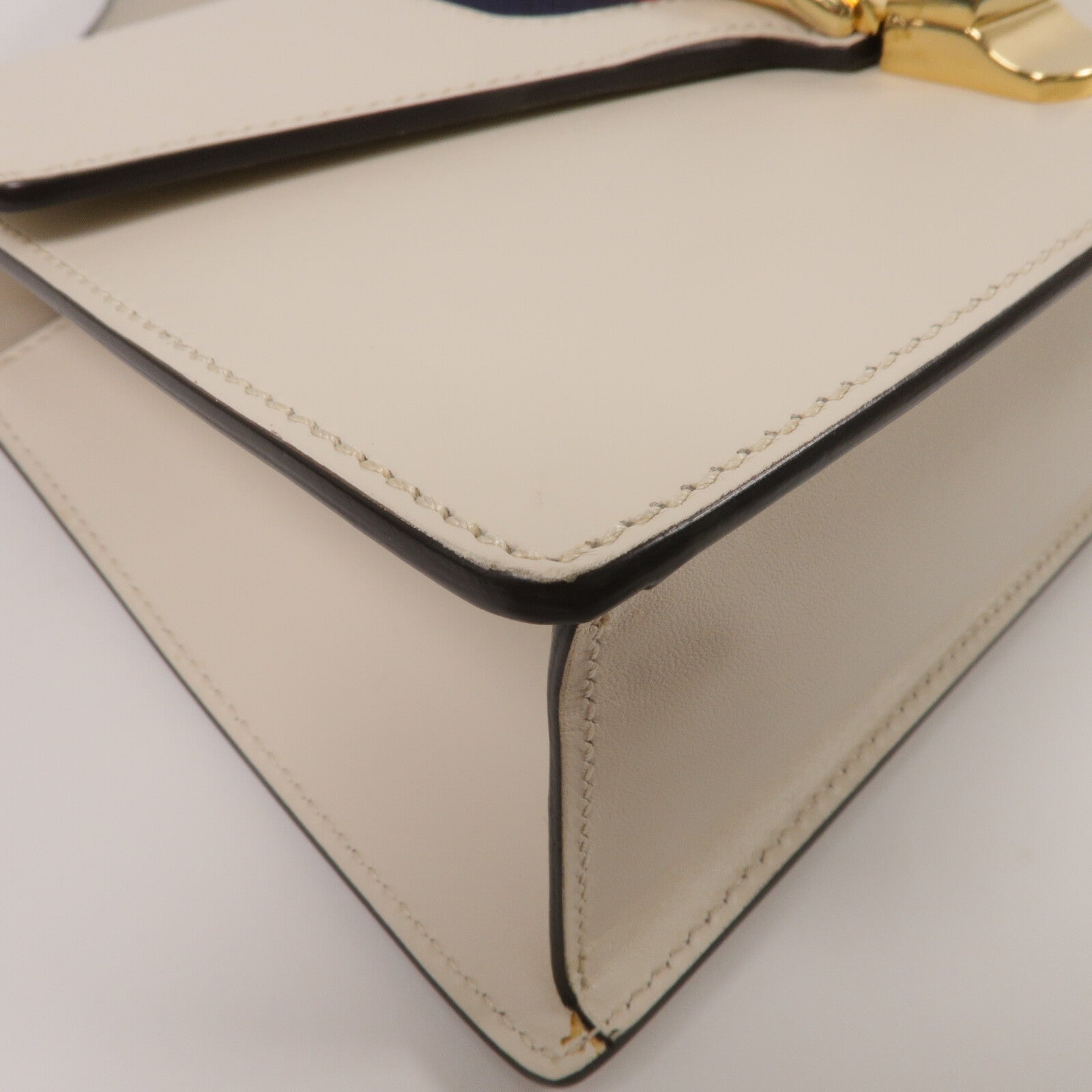 GUCCI 牛皮皮革Sylvie肩背袋