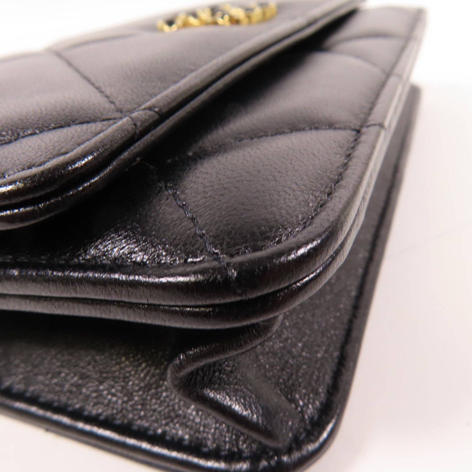 CHANEL 菱格牛皮皮革19 Wallet On Chain金扣鏈帶手挽肩背兩用袋黑色
