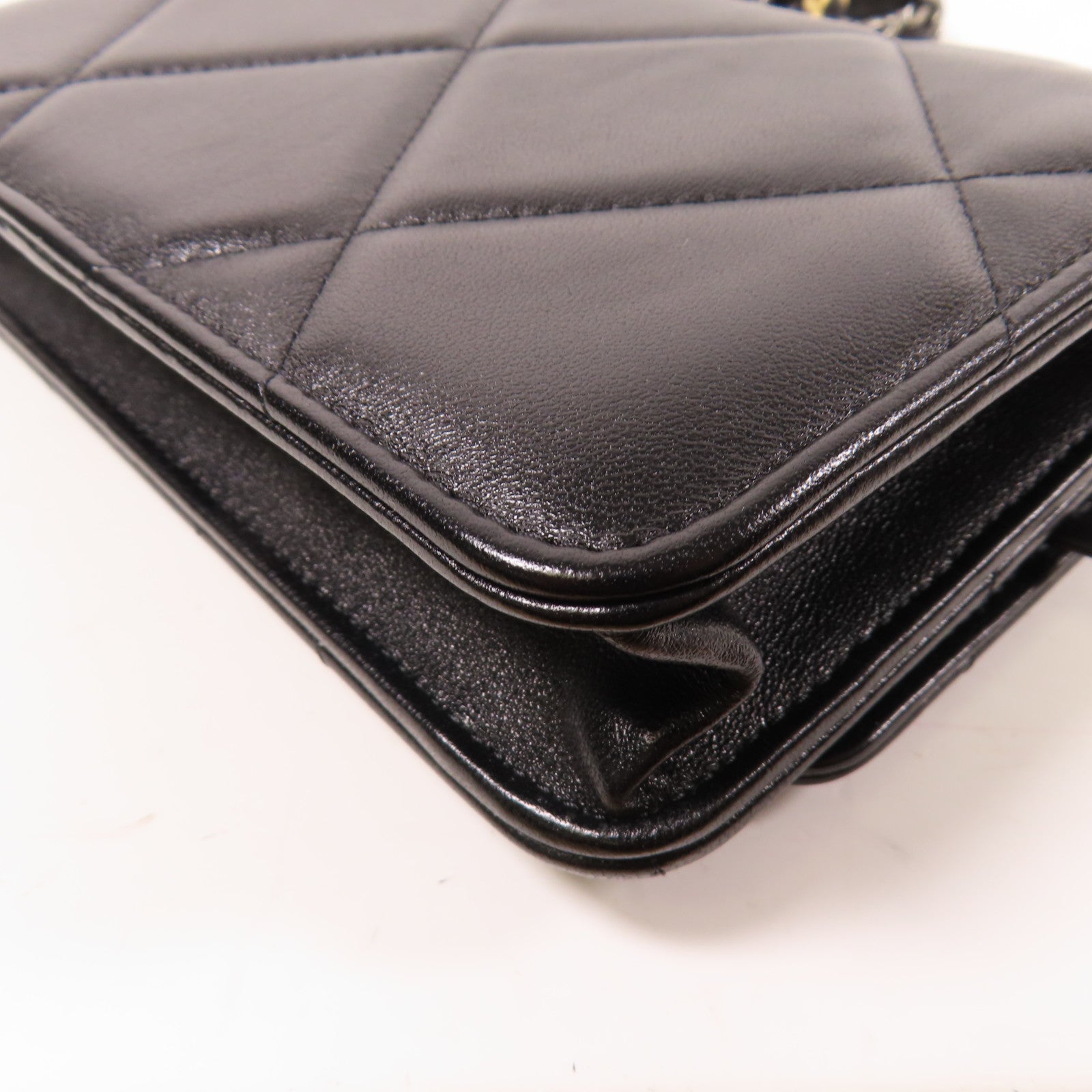 CHANEL 菱格牛皮皮革19 Wallet On Chain金扣鏈帶手挽肩背兩用袋黑色