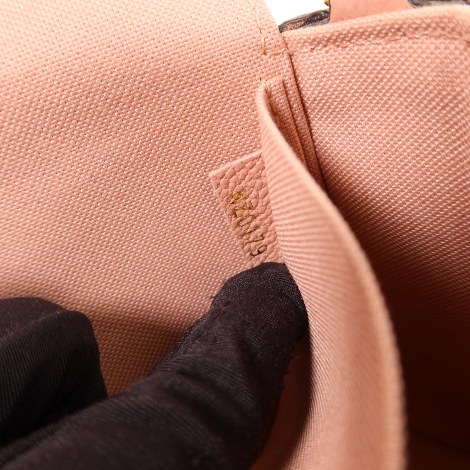 LOUIS VUITTON 【激減優惠】Monogram Empreinte Felicie Pochette金扣鏈帶肩背袋