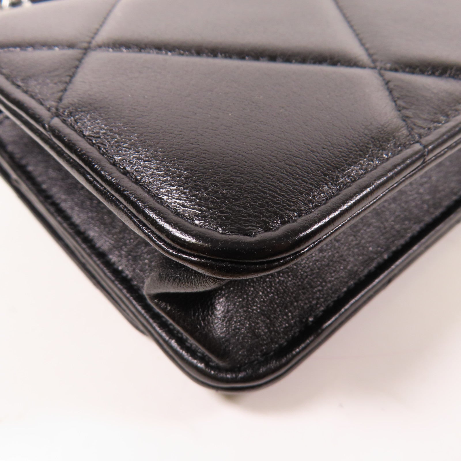 CHANEL 菱格牛皮皮革19 Wallet On Chain金扣鏈帶手挽肩背兩用袋黑色