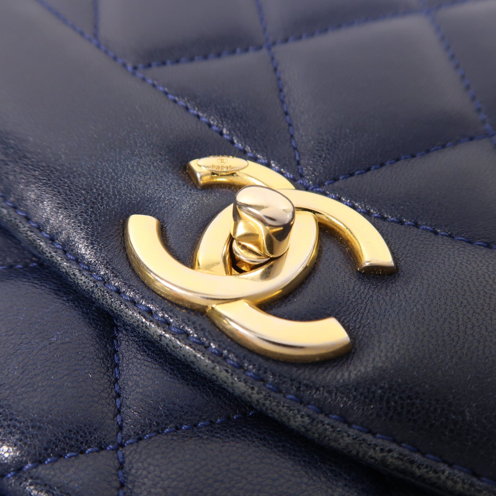 CHANEL 牛皮皮革Chain Shoulder金扣鏈帶肩背袋