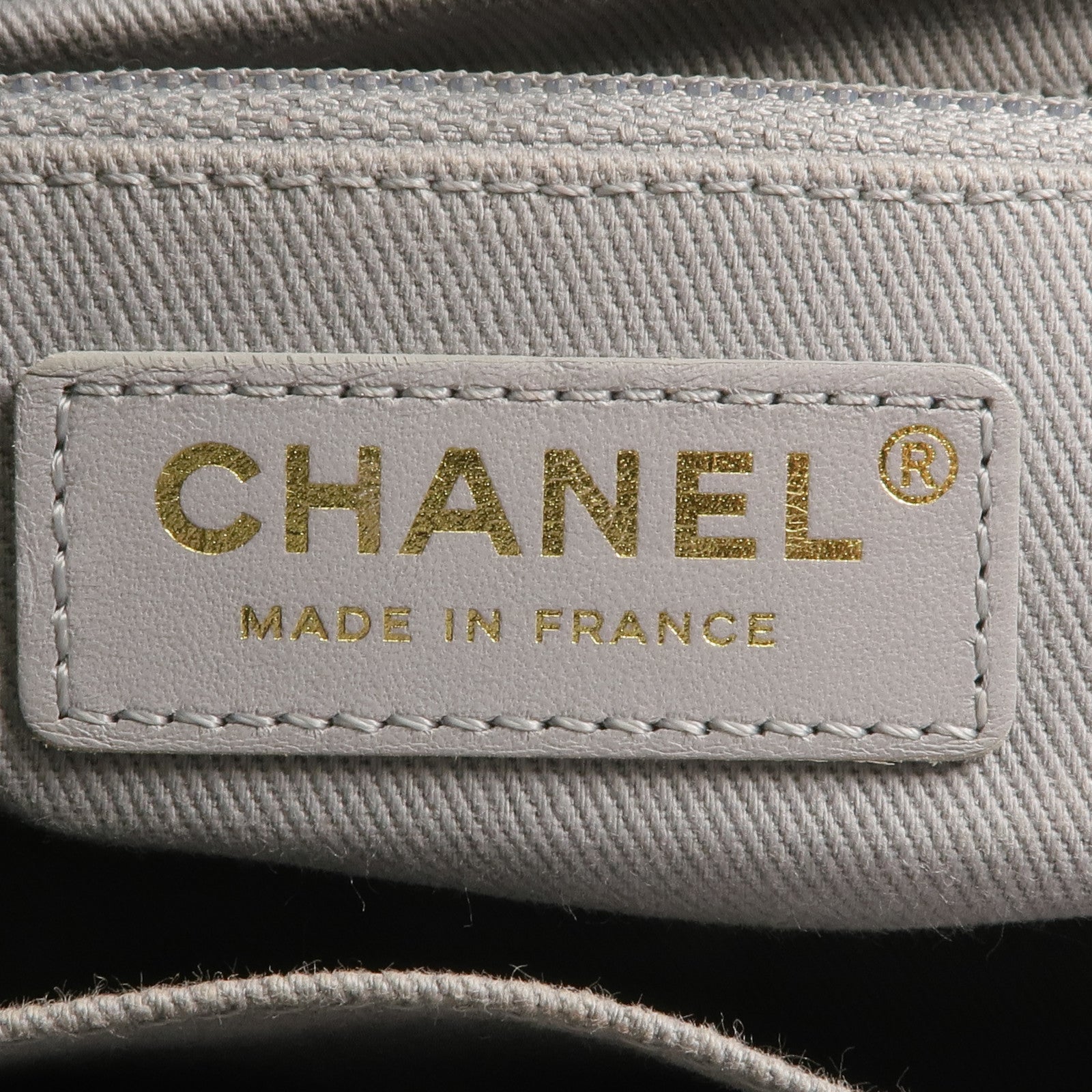 CHANEL 牛皮皮革Business Affinity金扣肩背袋