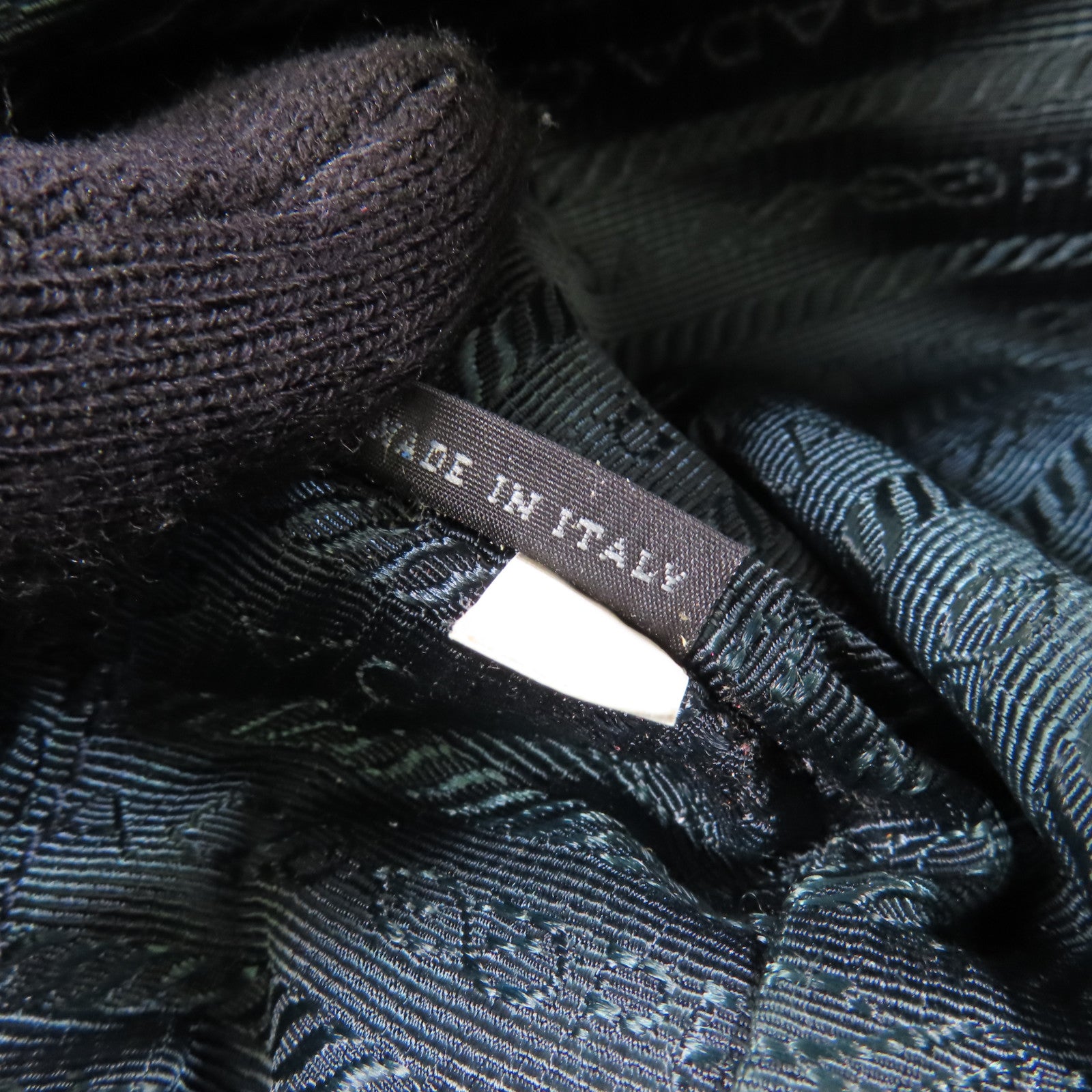 PRADA 牛仔布Pouch金扣手拿包