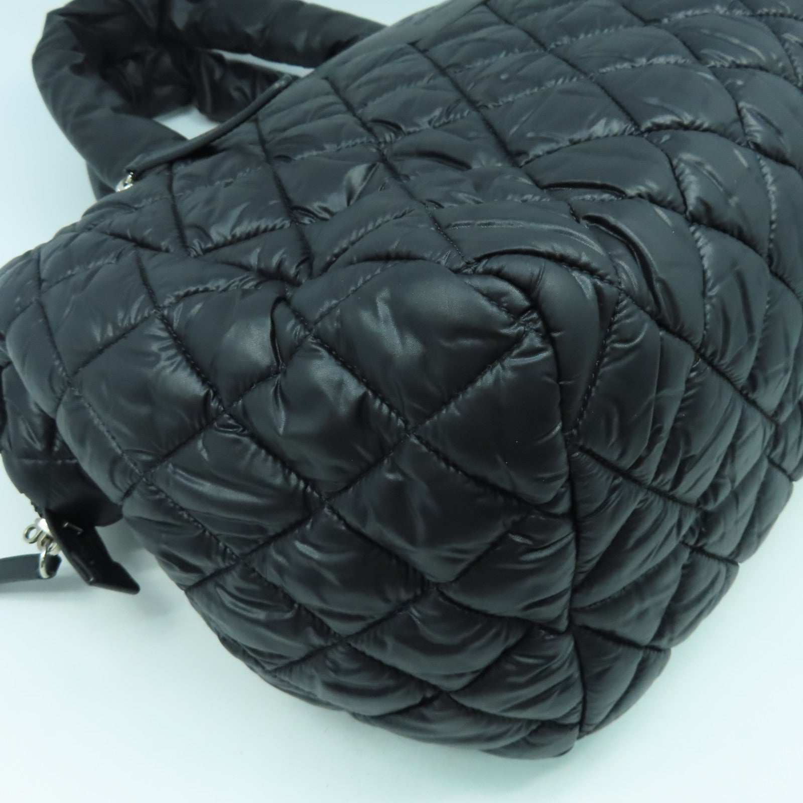 CHANEL 【清倉大減價】菱格尼龍Coco Cocoon銀扣手挽袋黑色