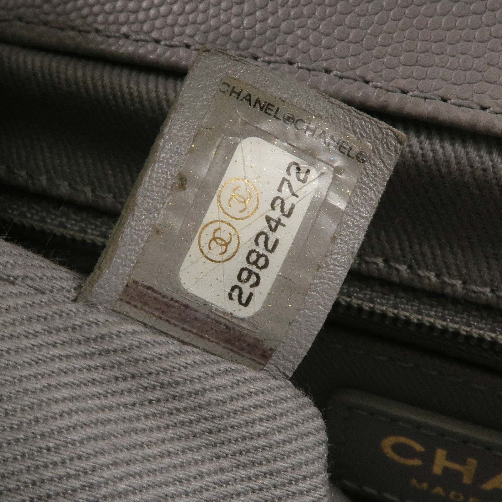 CHANEL 牛皮皮革Business Affinity金扣肩背袋