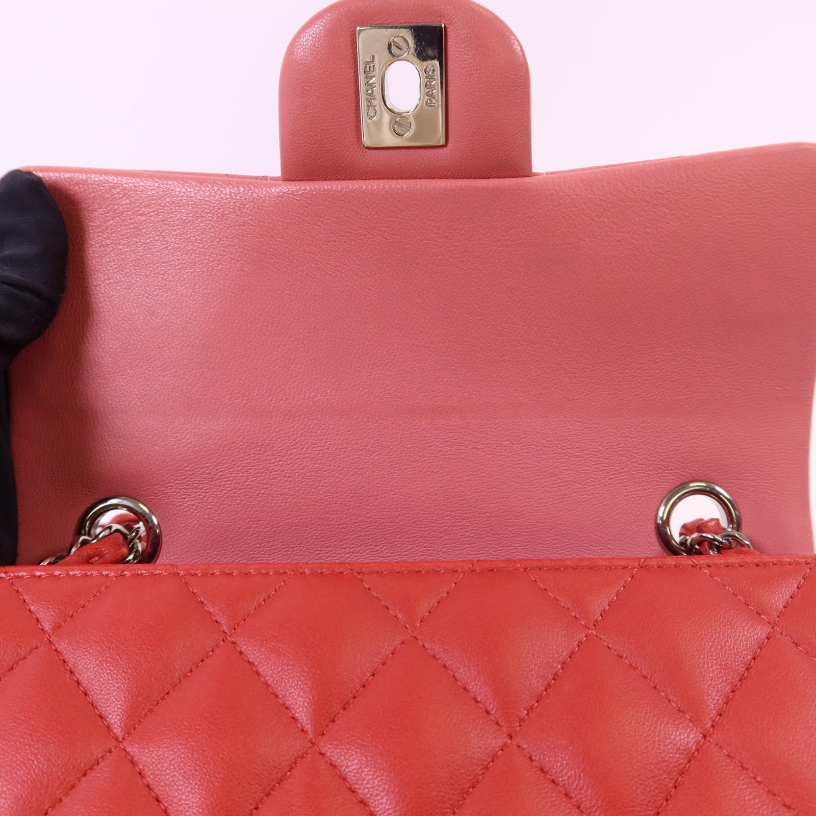 CHANEL 羊皮皮革Classic Flap 20銀扣鏈帶肩背袋