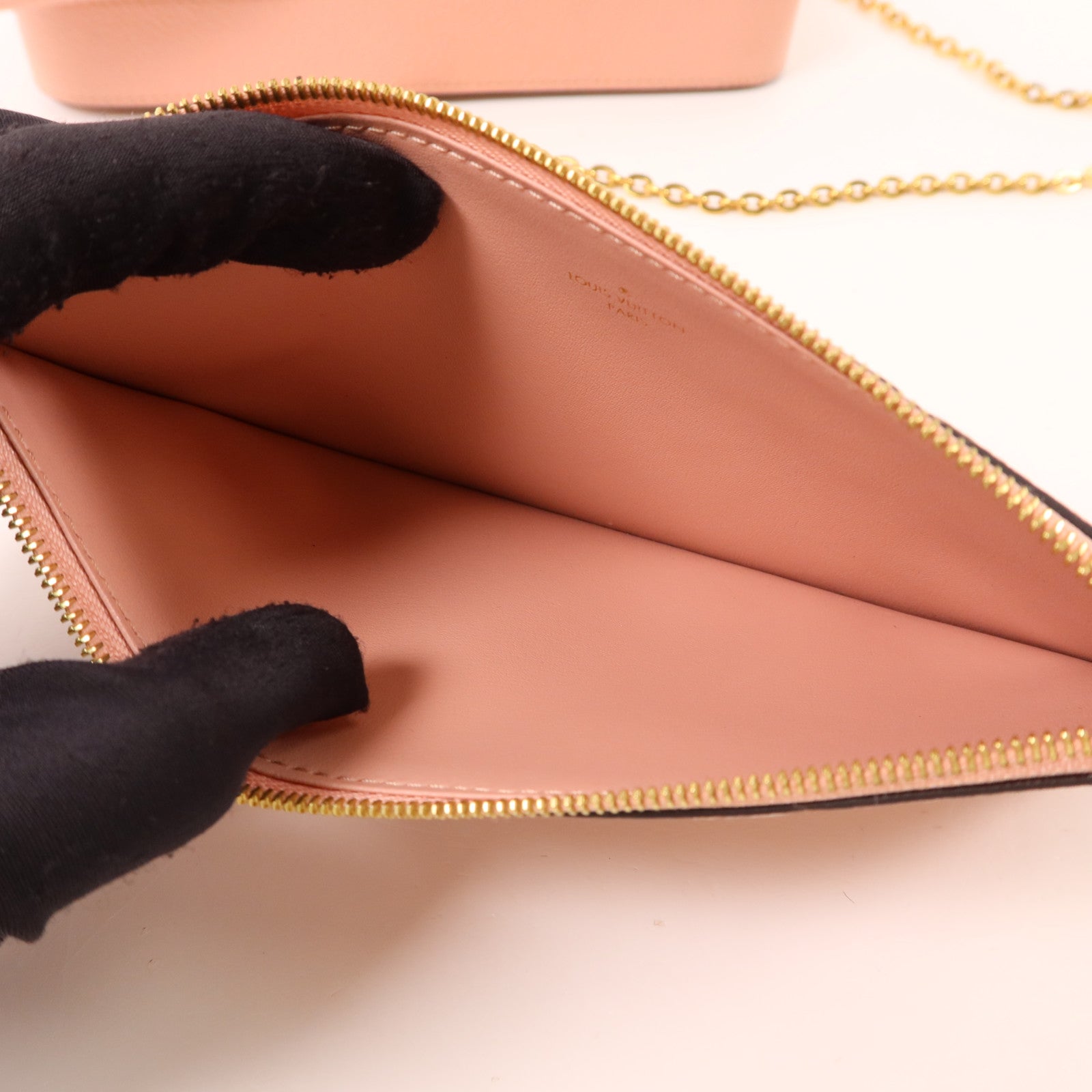 LOUIS VUITTON 【激減優惠】Monogram Empreinte Felicie Pochette金扣鏈帶肩背袋