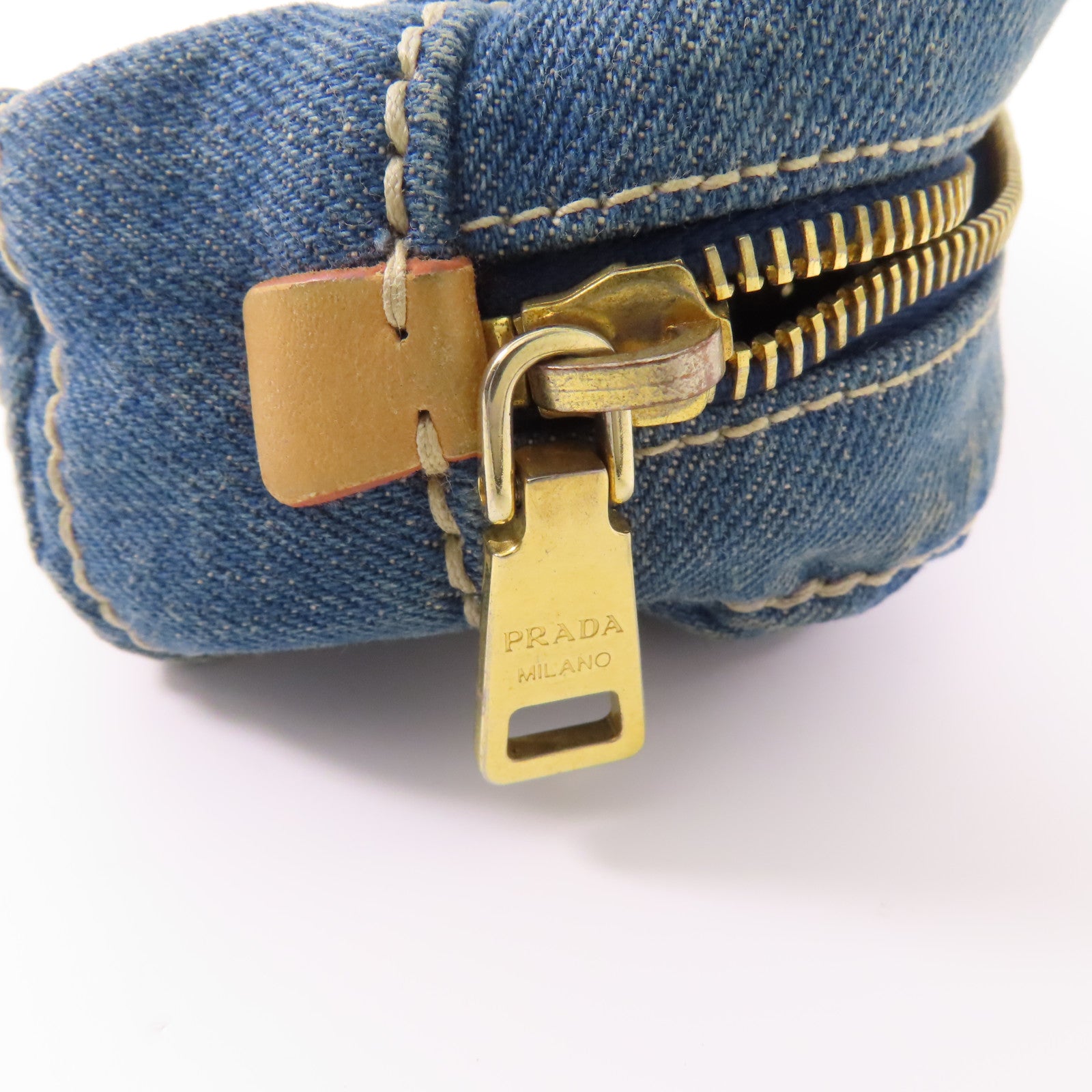 PRADA 牛仔布Pouch金扣手拿包