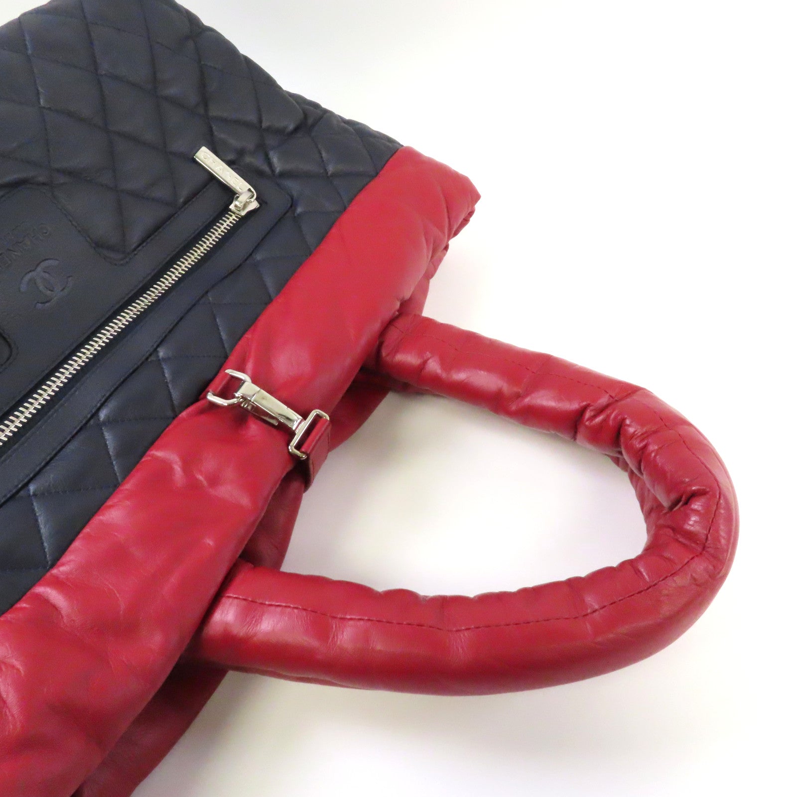 CHANEL 【激減優惠】羊皮皮革CoCo Coon Reversible銀扣手挽袋紅色/藍色